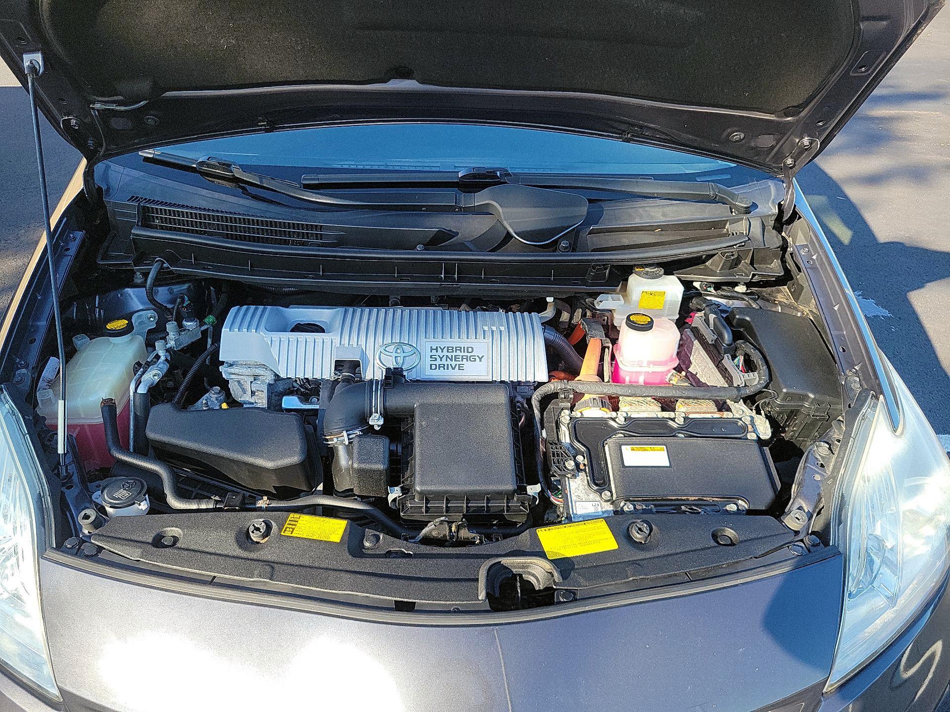 Thumbnail: 2014 Toyota Prius - 18