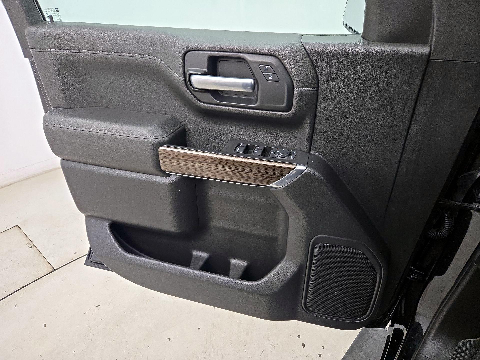 Thumbnail: 2020 Chevrolet Silverado 1500 - 12