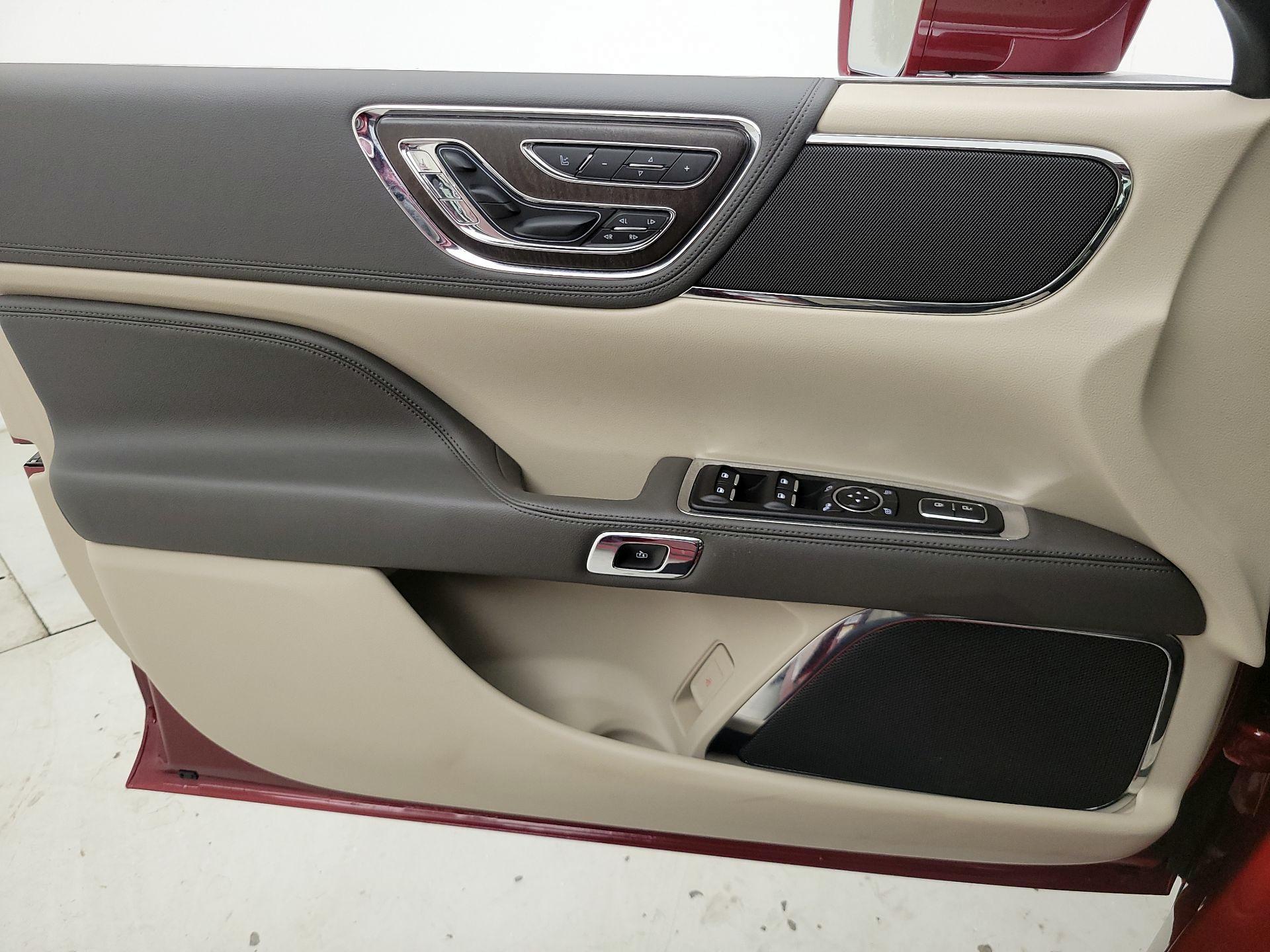 Thumbnail: 2019 Lincoln Continental - 12