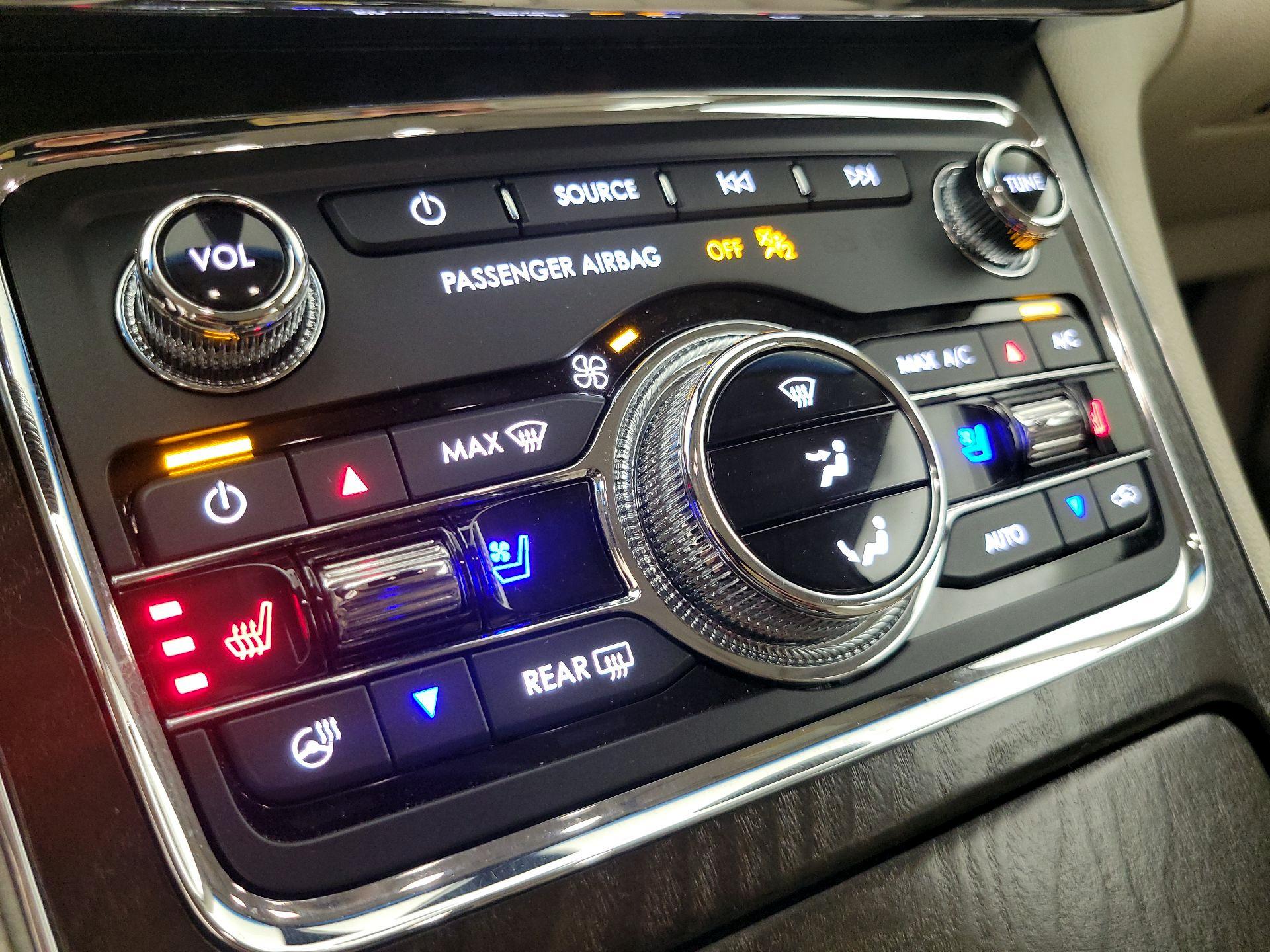 Thumbnail: 2019 Lincoln Continental - 16