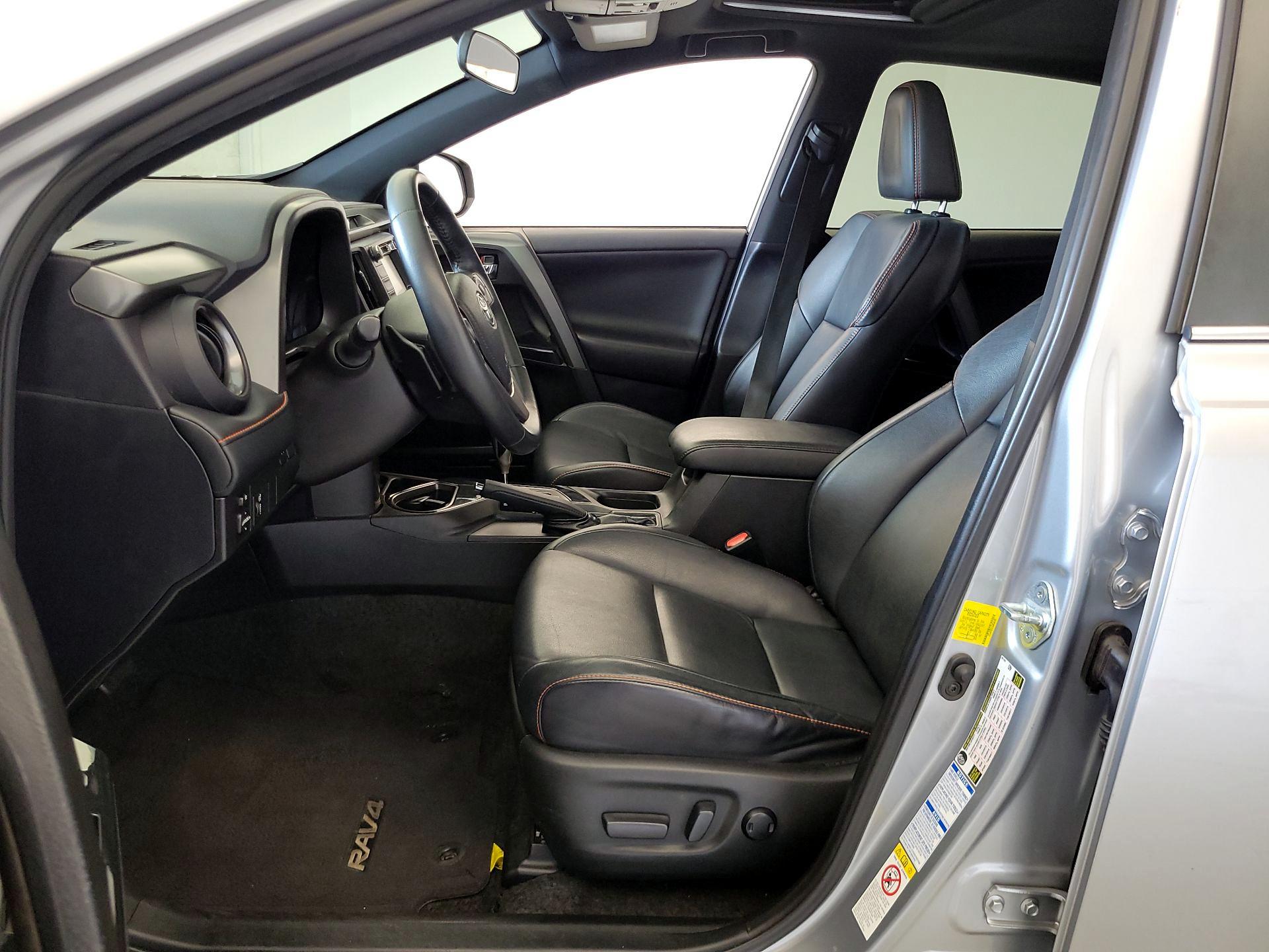 Thumbnail: 2016 Toyota RAV4 - 11