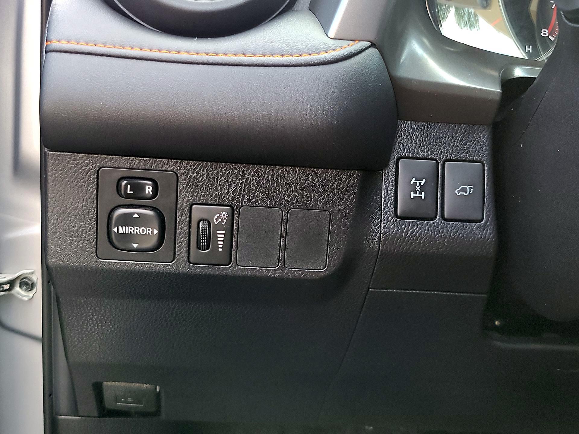 Thumbnail: 2016 Toyota RAV4 - 13