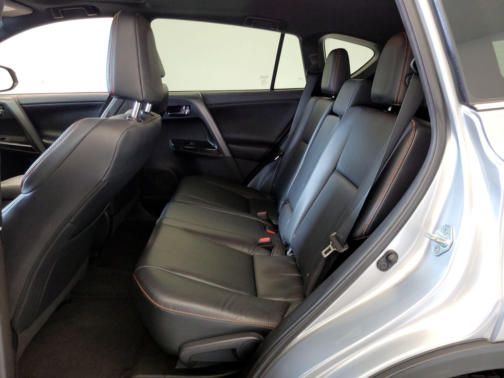 Thumbnail: 2016 Toyota RAV4 - 20
