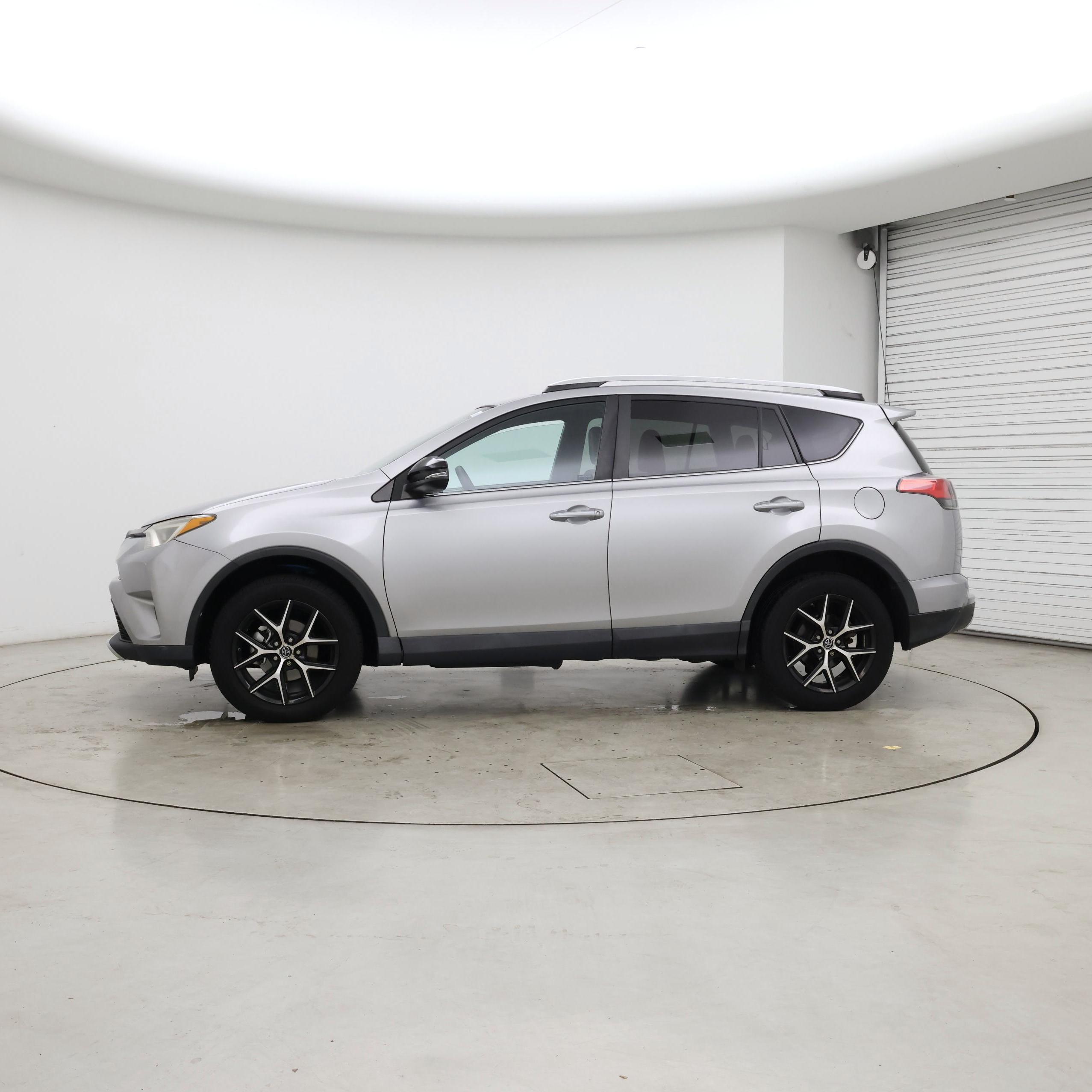 Thumbnail: 2016 Toyota RAV4 - 3