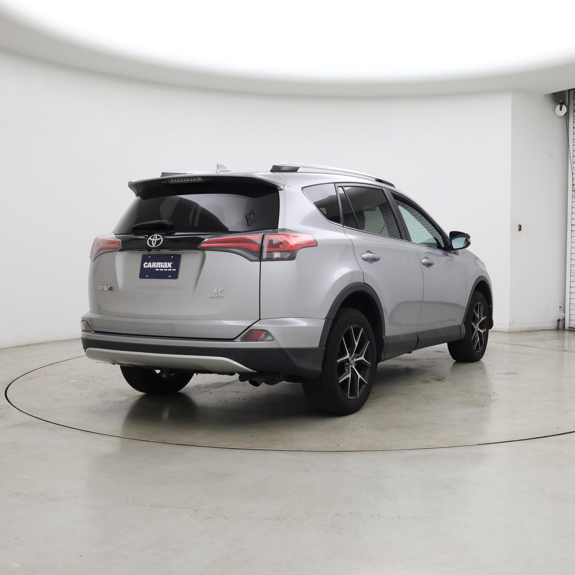 Thumbnail: 2016 Toyota RAV4 - 8