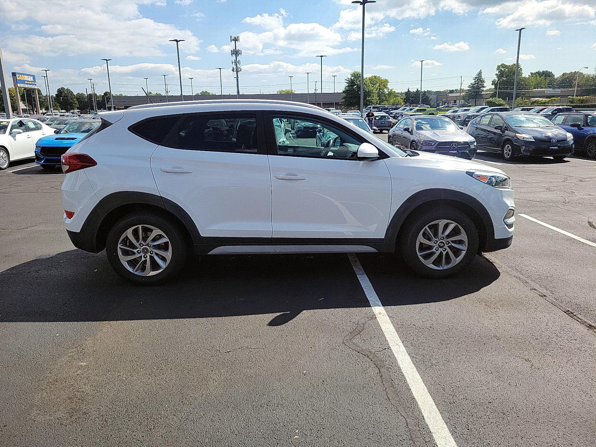 Thumbnail: 2017 Hyundai Tucson - 4