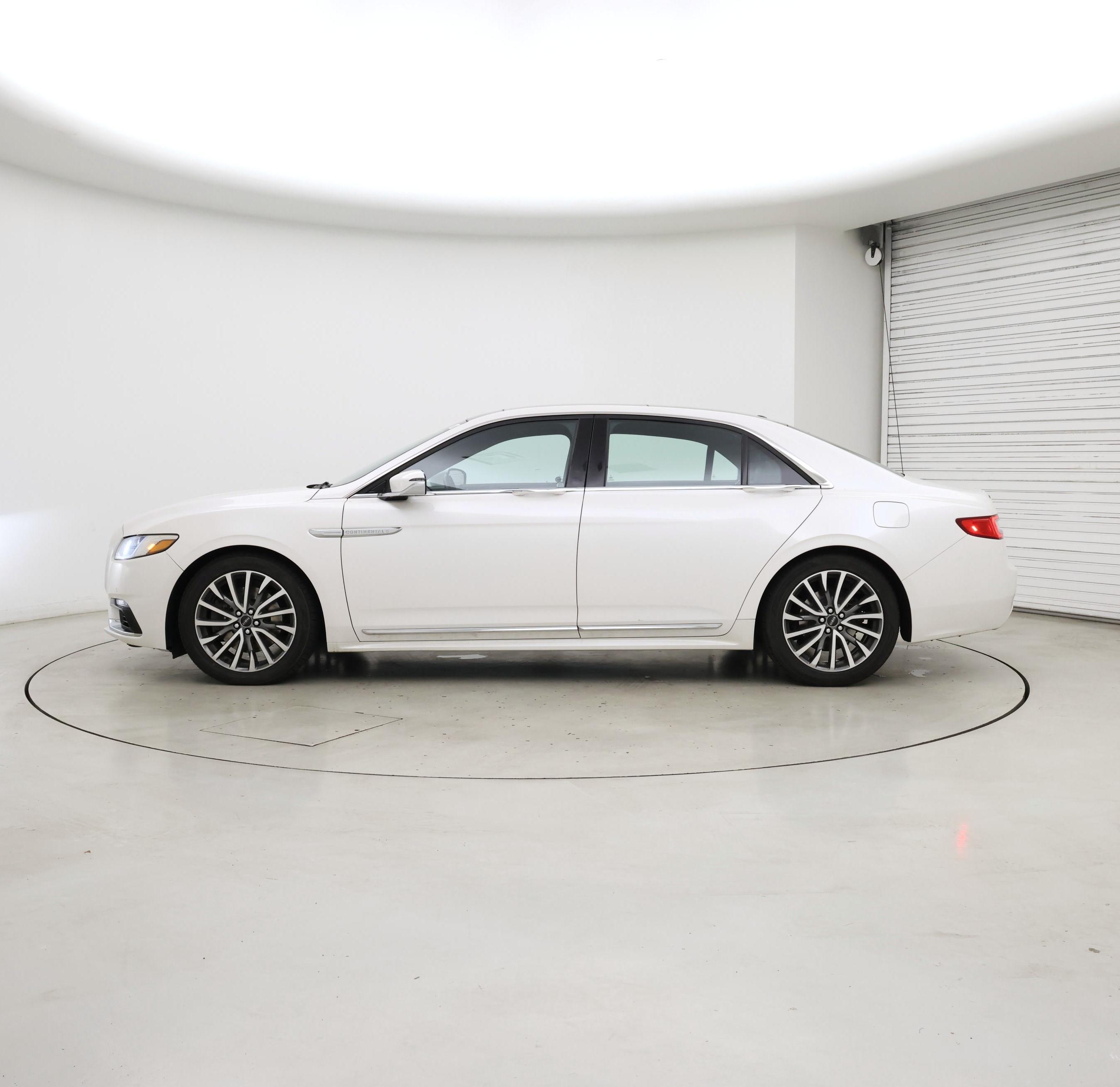 Thumbnail: 2017 Lincoln Continental - 3
