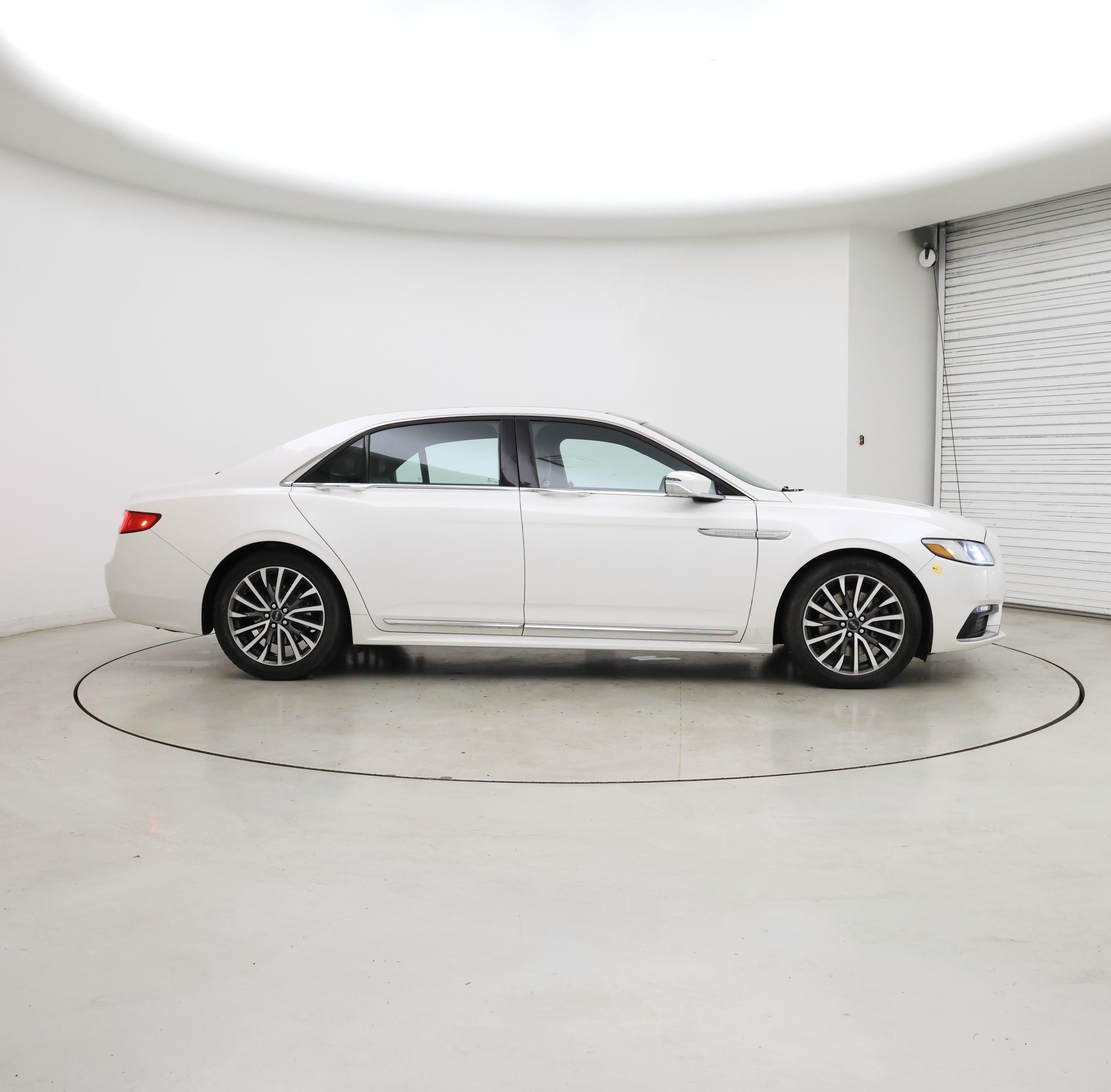 Thumbnail: 2017 Lincoln Continental - 7