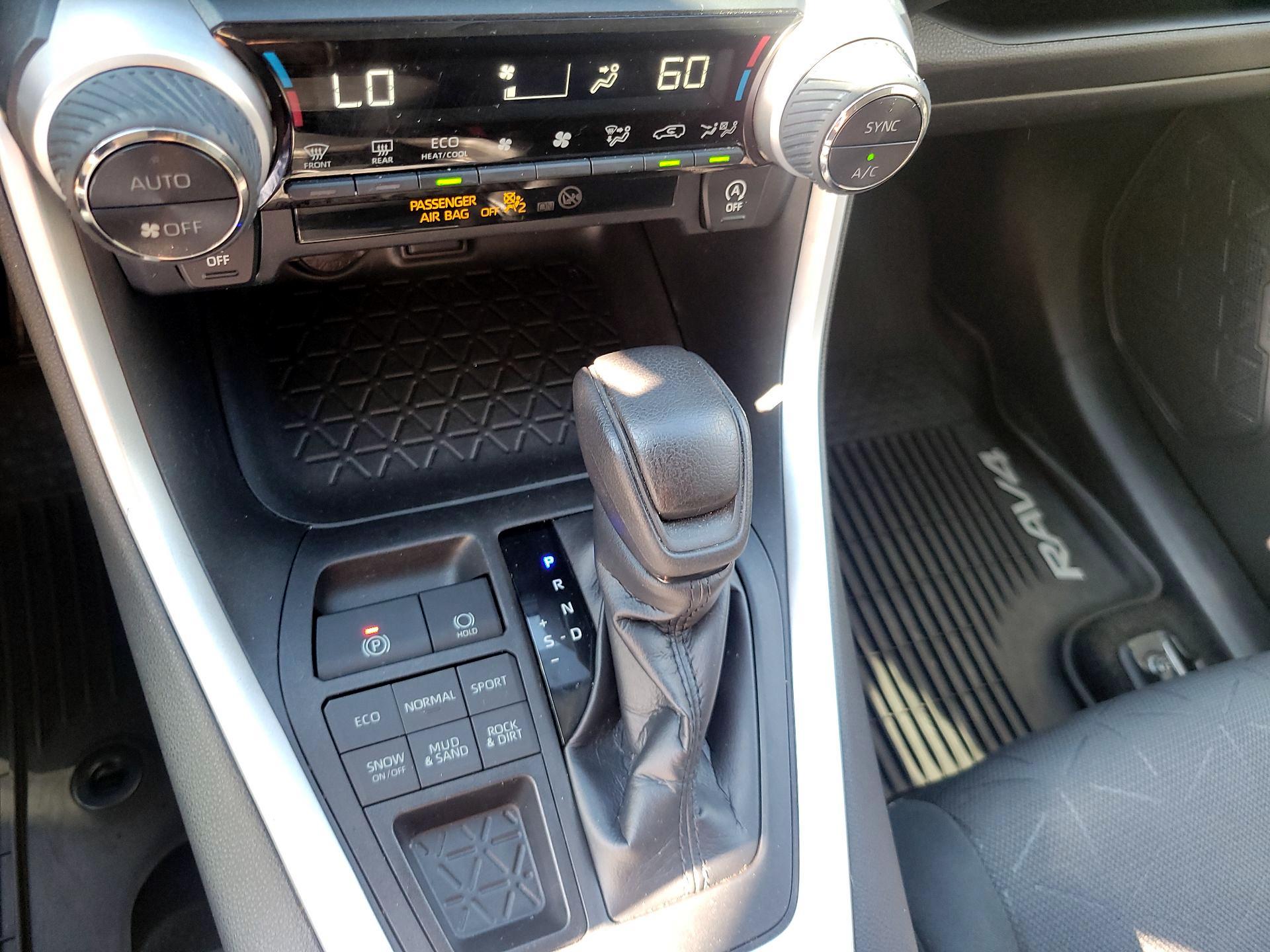 Thumbnail: 2021 Toyota RAV4 - 16