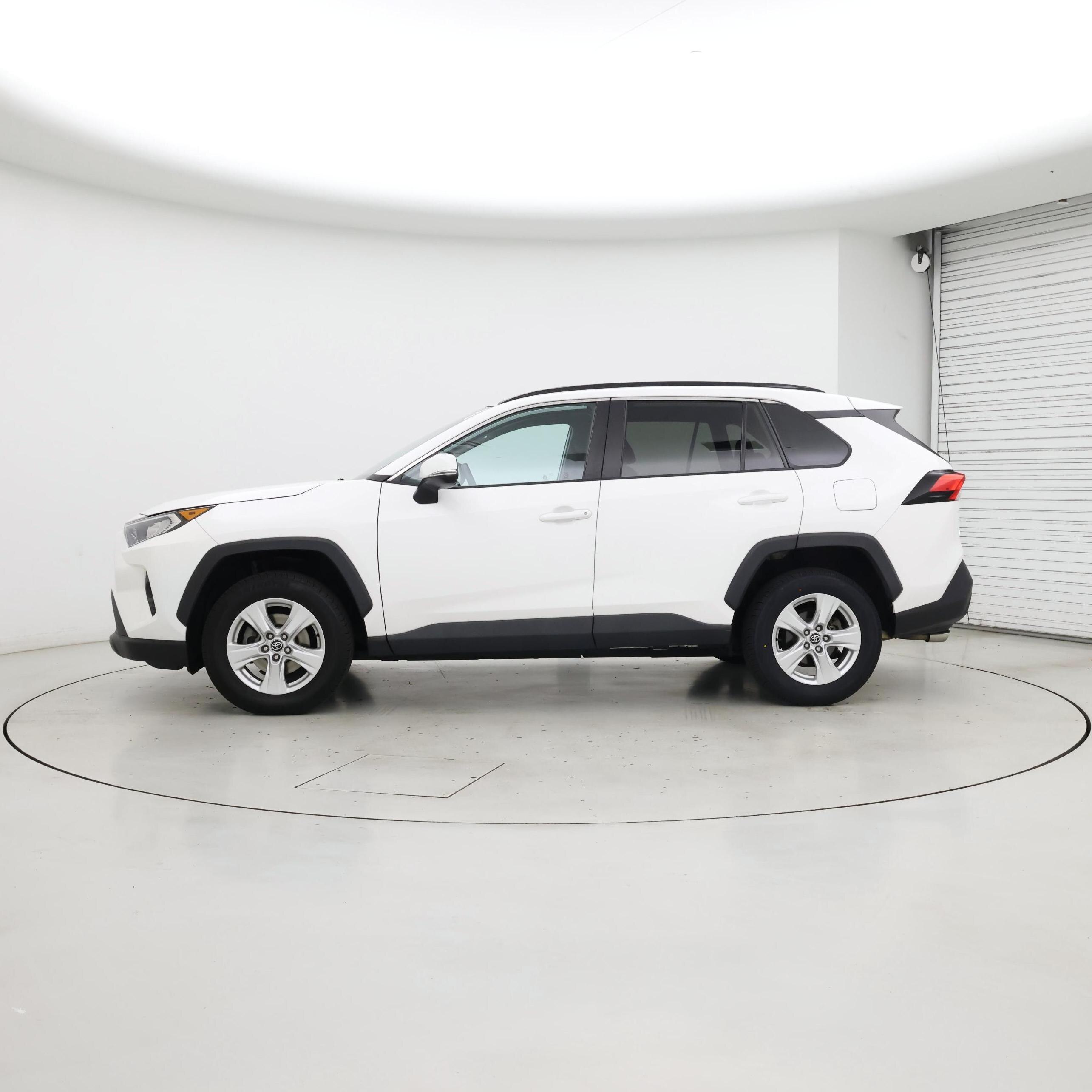 Thumbnail: 2021 Toyota RAV4 - 3