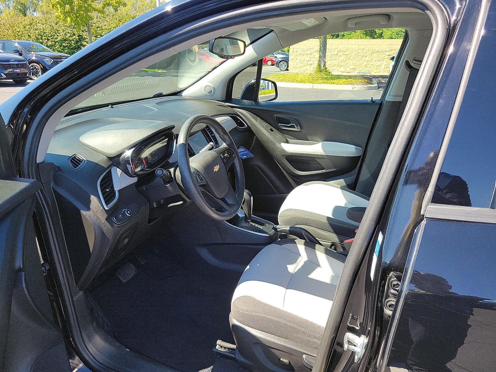 Thumbnail: 2019 Chevrolet Trax - 9