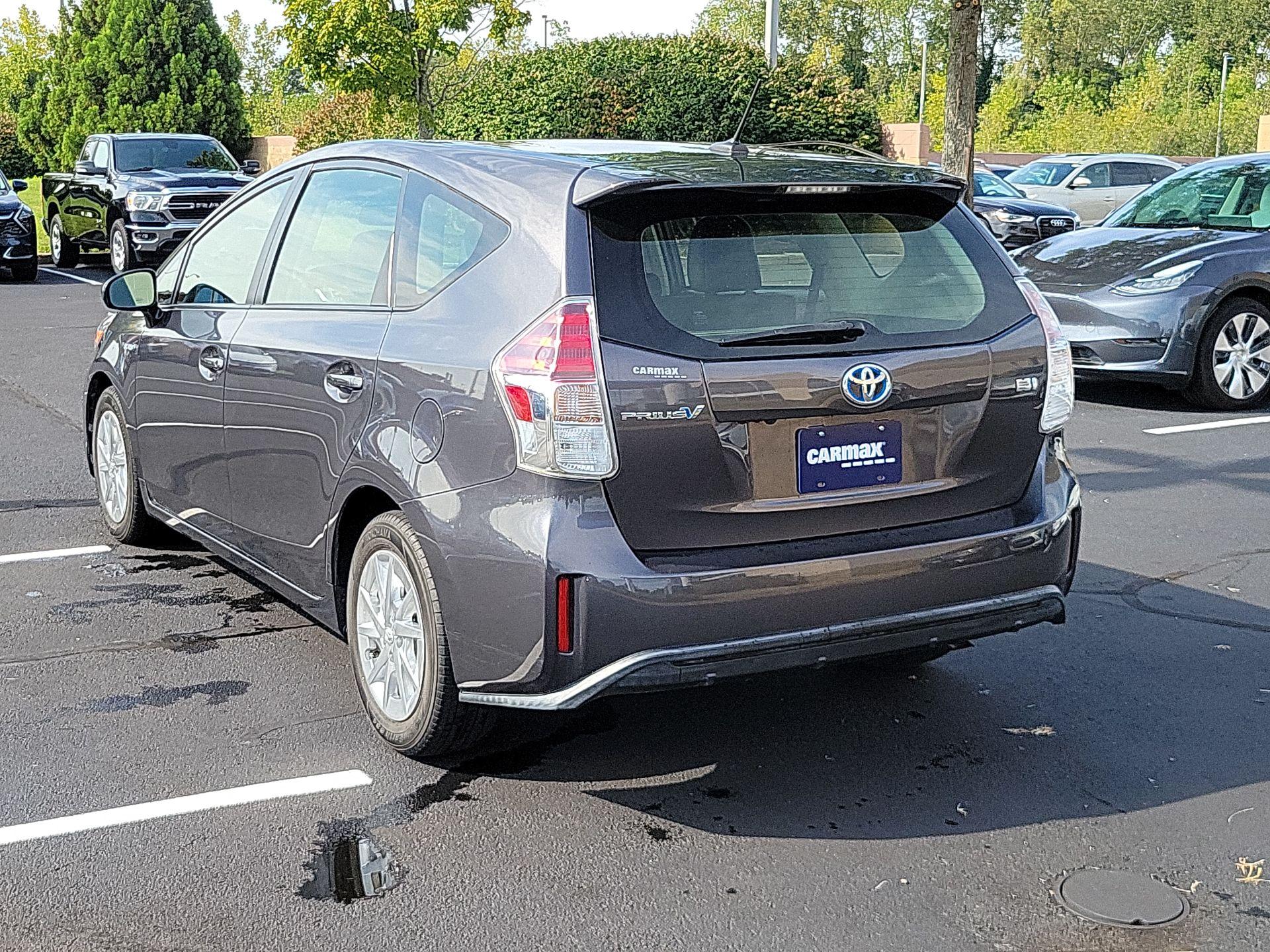Thumbnail: 2017 Toyota Prius v - 7