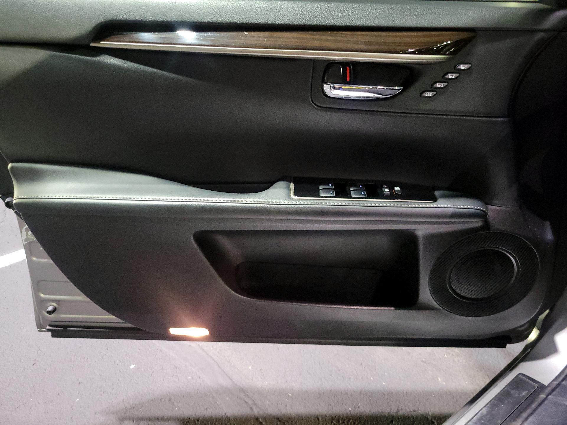 Thumbnail: 2016 Lexus ES - 10