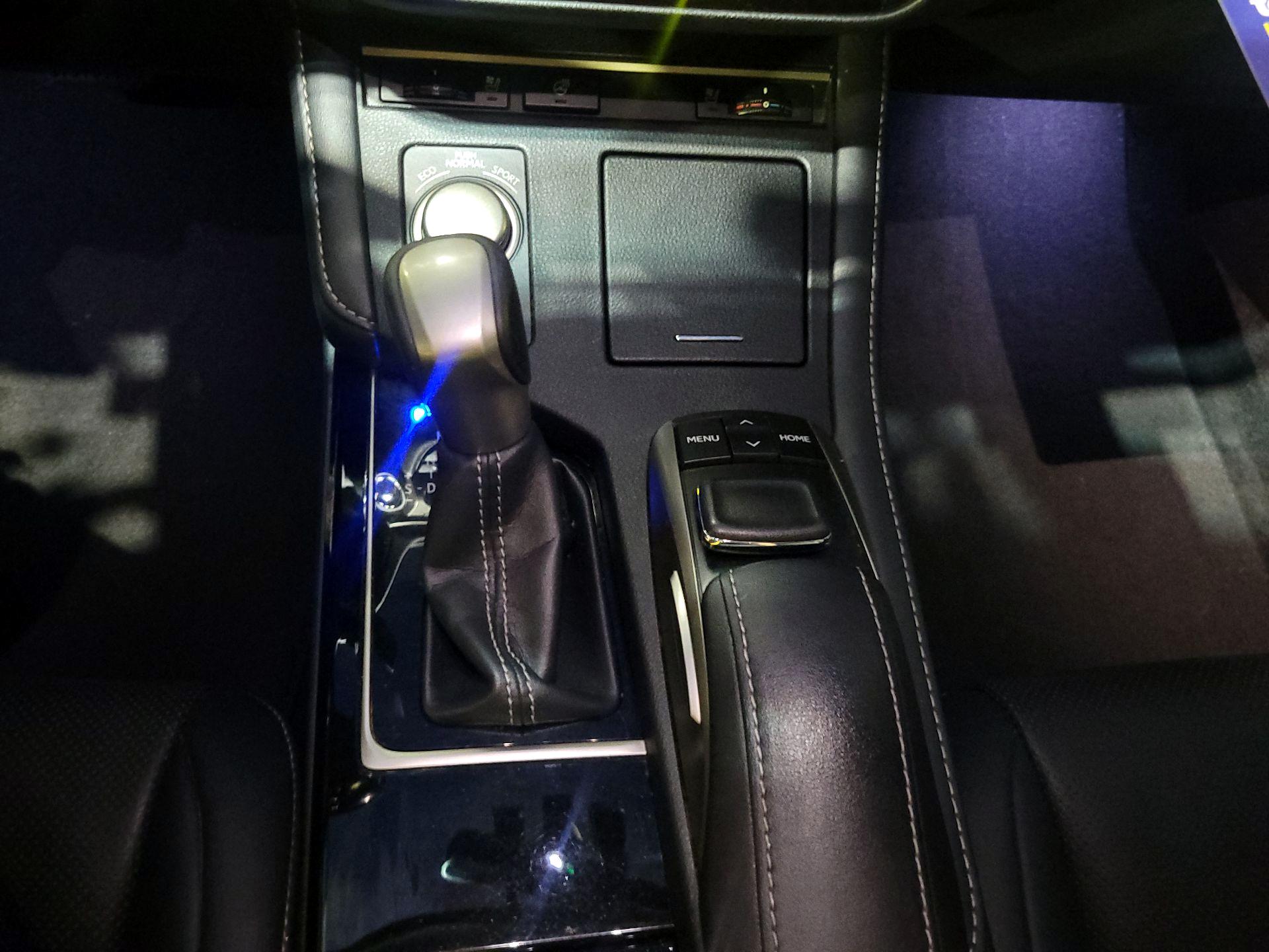 Thumbnail: 2016 Lexus ES - 16