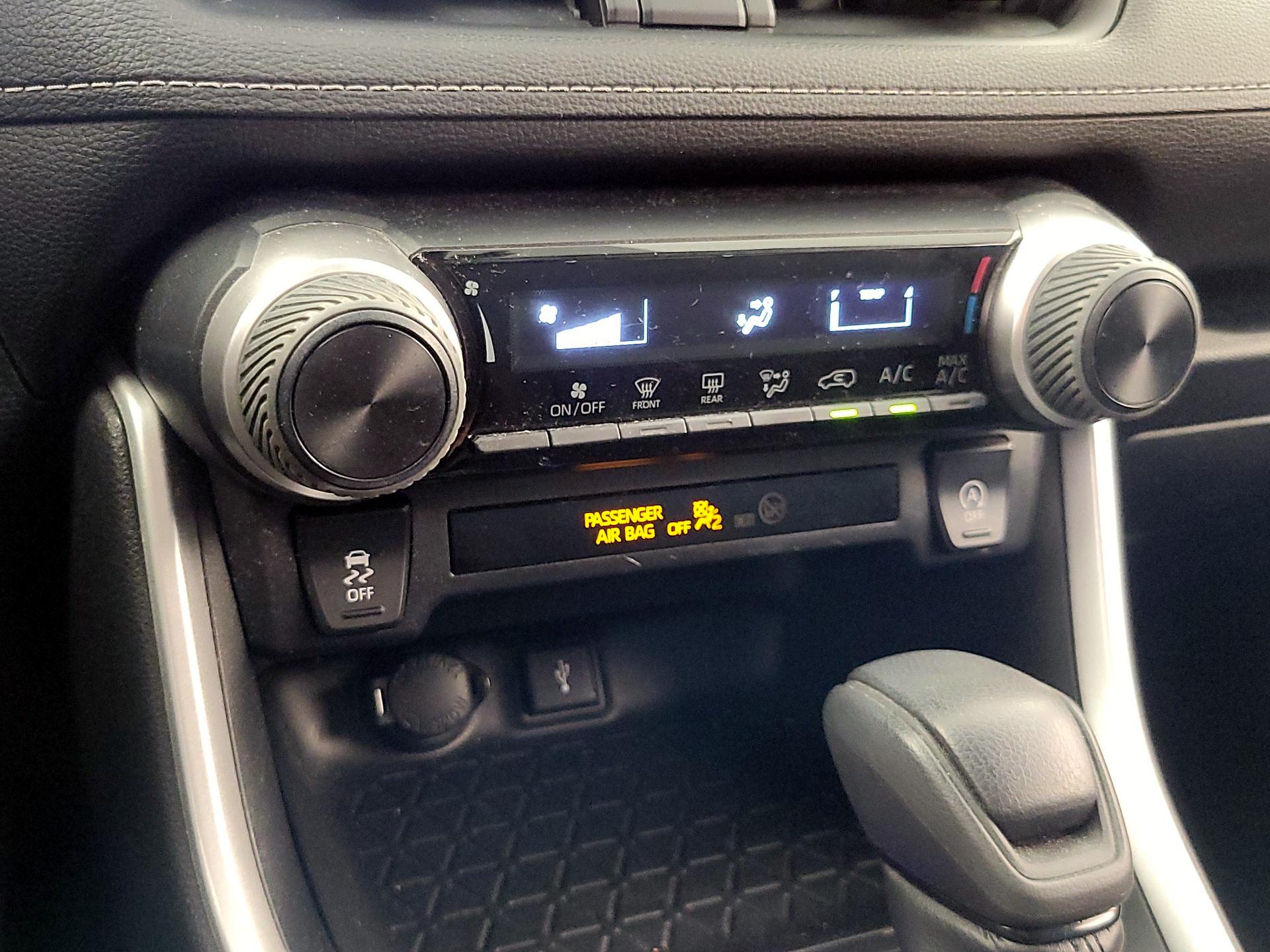 Thumbnail: 2020 Toyota RAV4 - 16