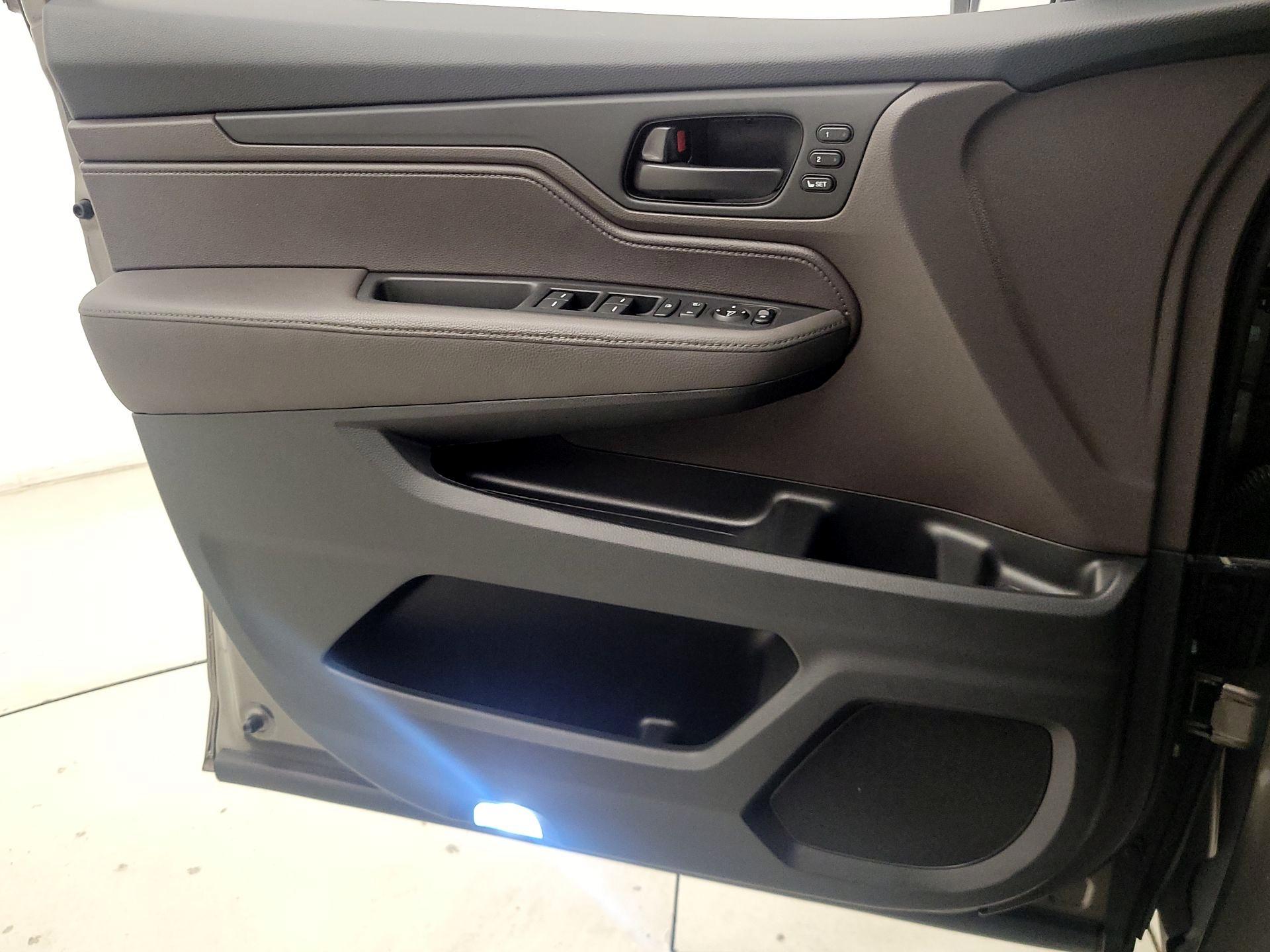 Thumbnail: 2019 Honda Odyssey - 12