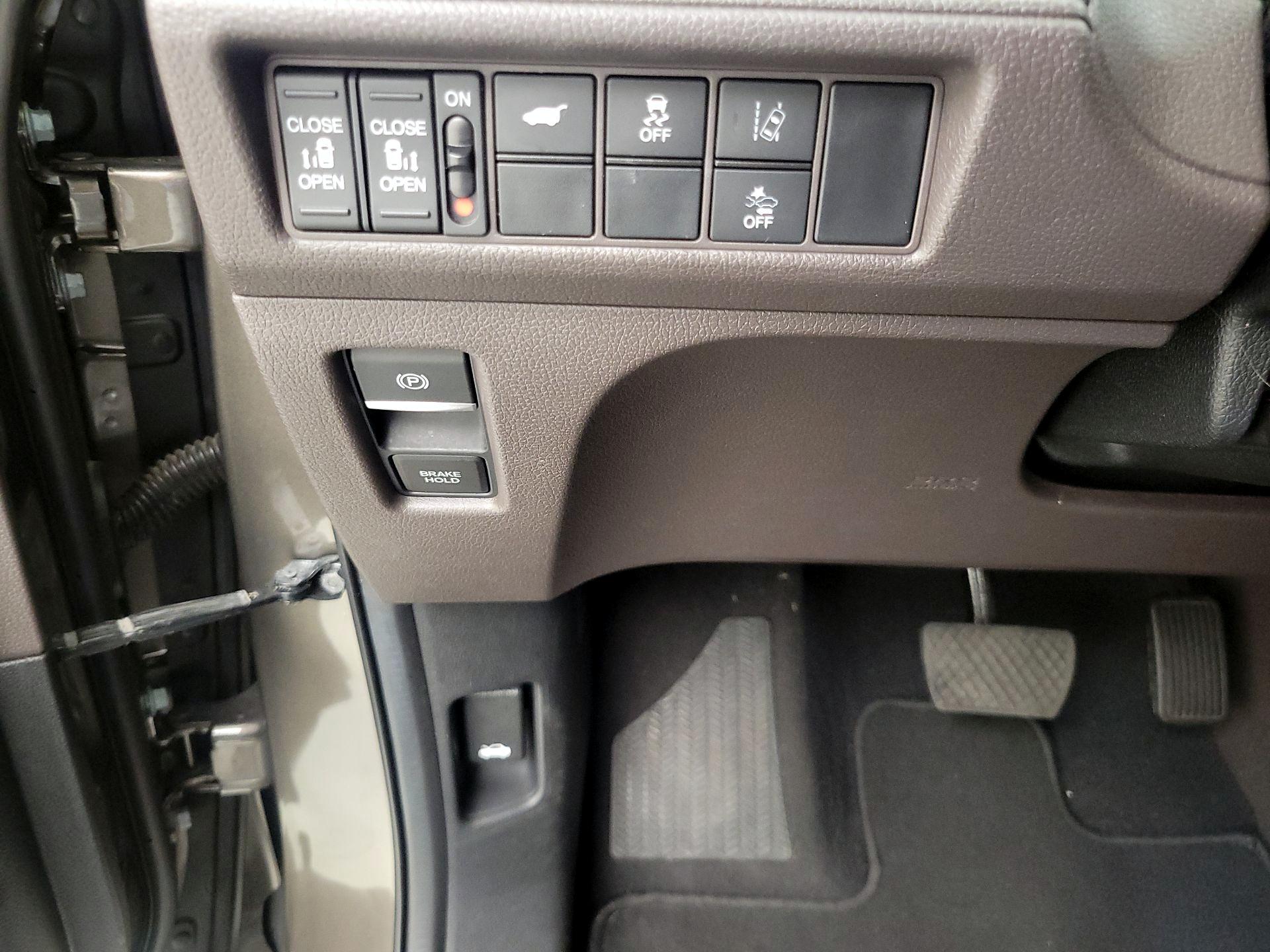 Thumbnail: 2019 Honda Odyssey - 13