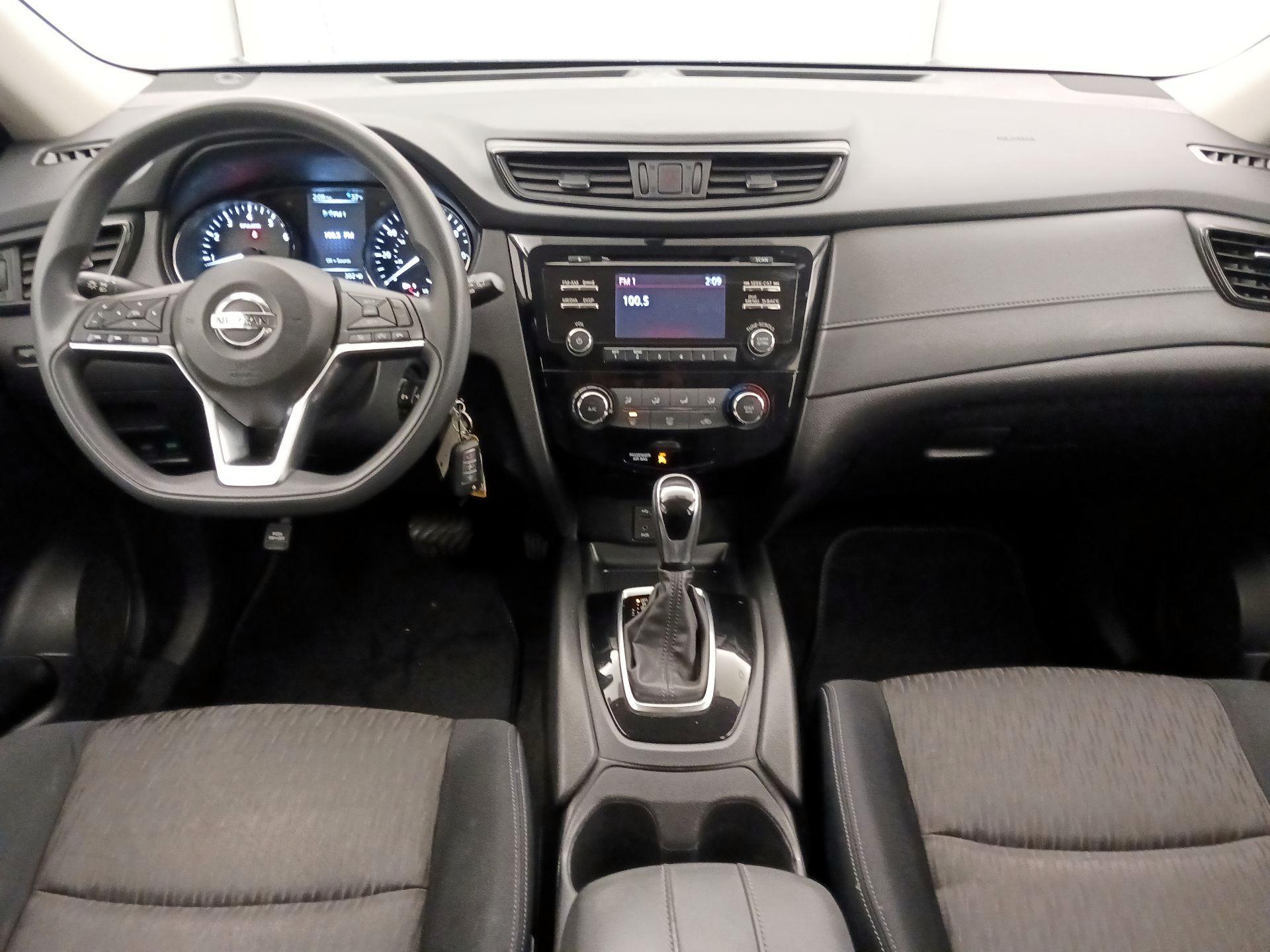 Thumbnail: 2017 Nissan Rogue - 9