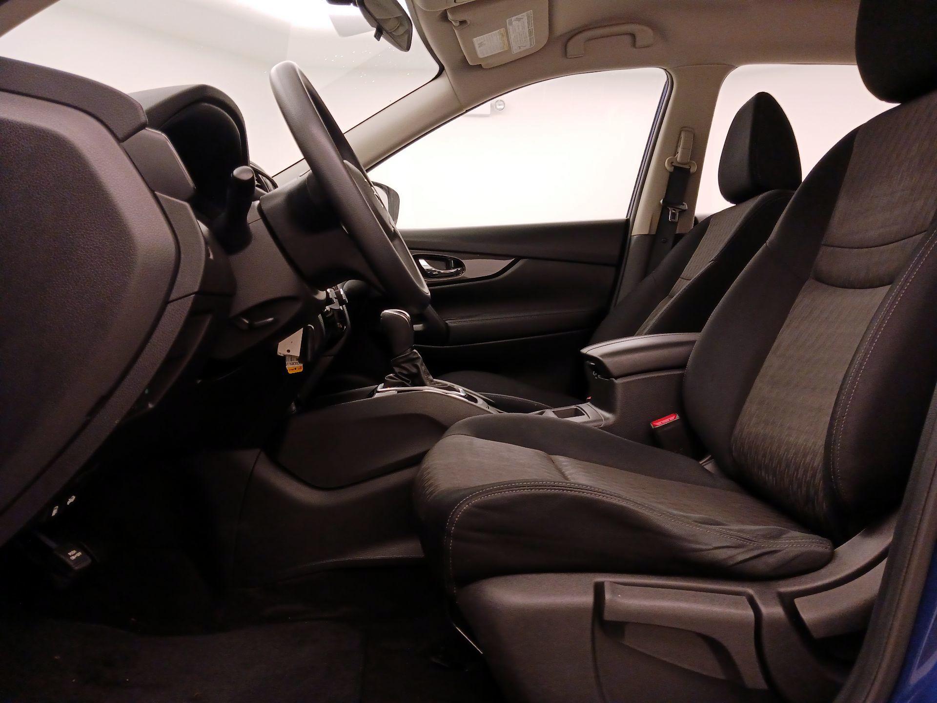 Thumbnail: 2017 Nissan Rogue - 11