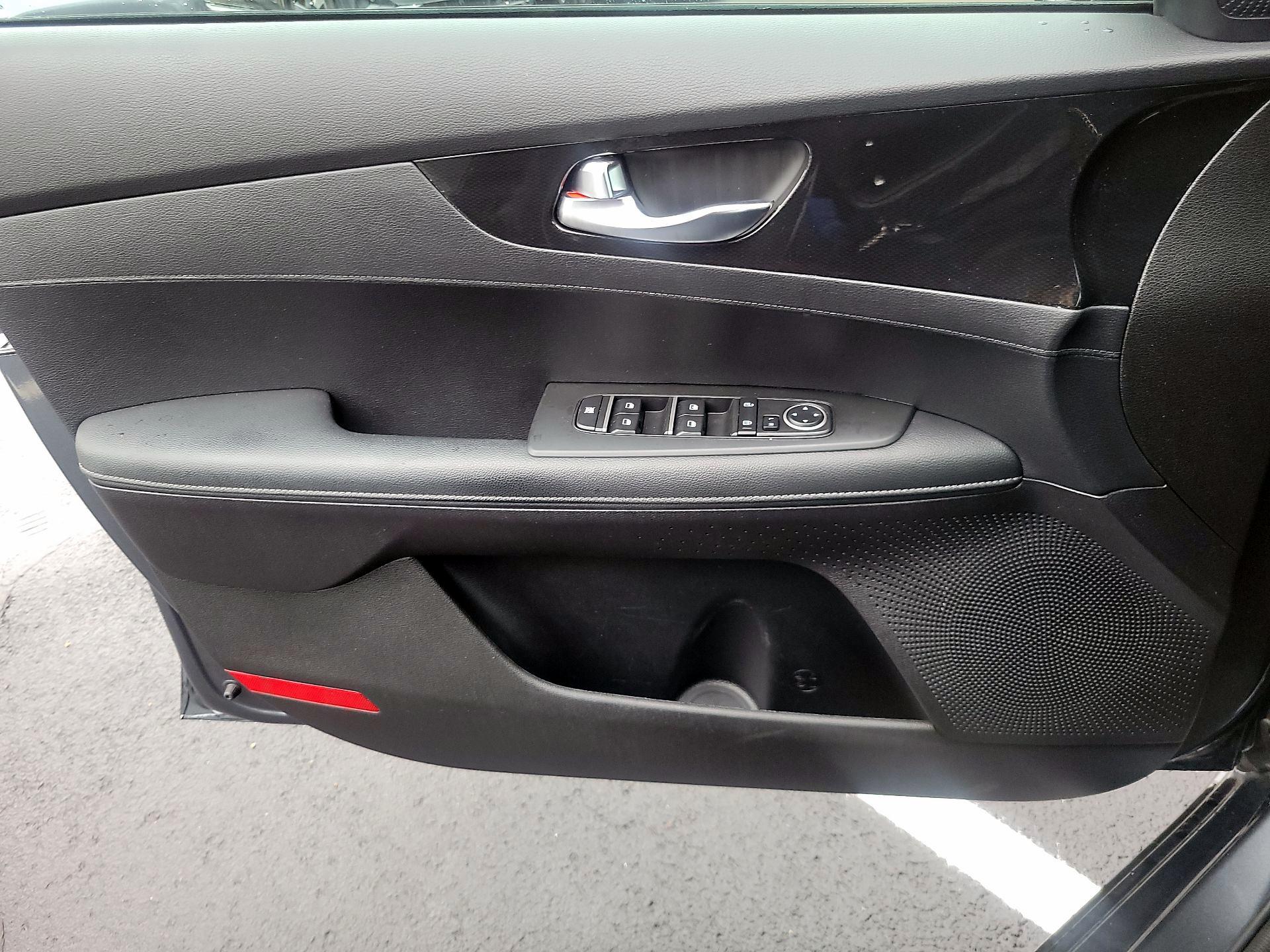 Thumbnail: 2023 Kia Forte - 10