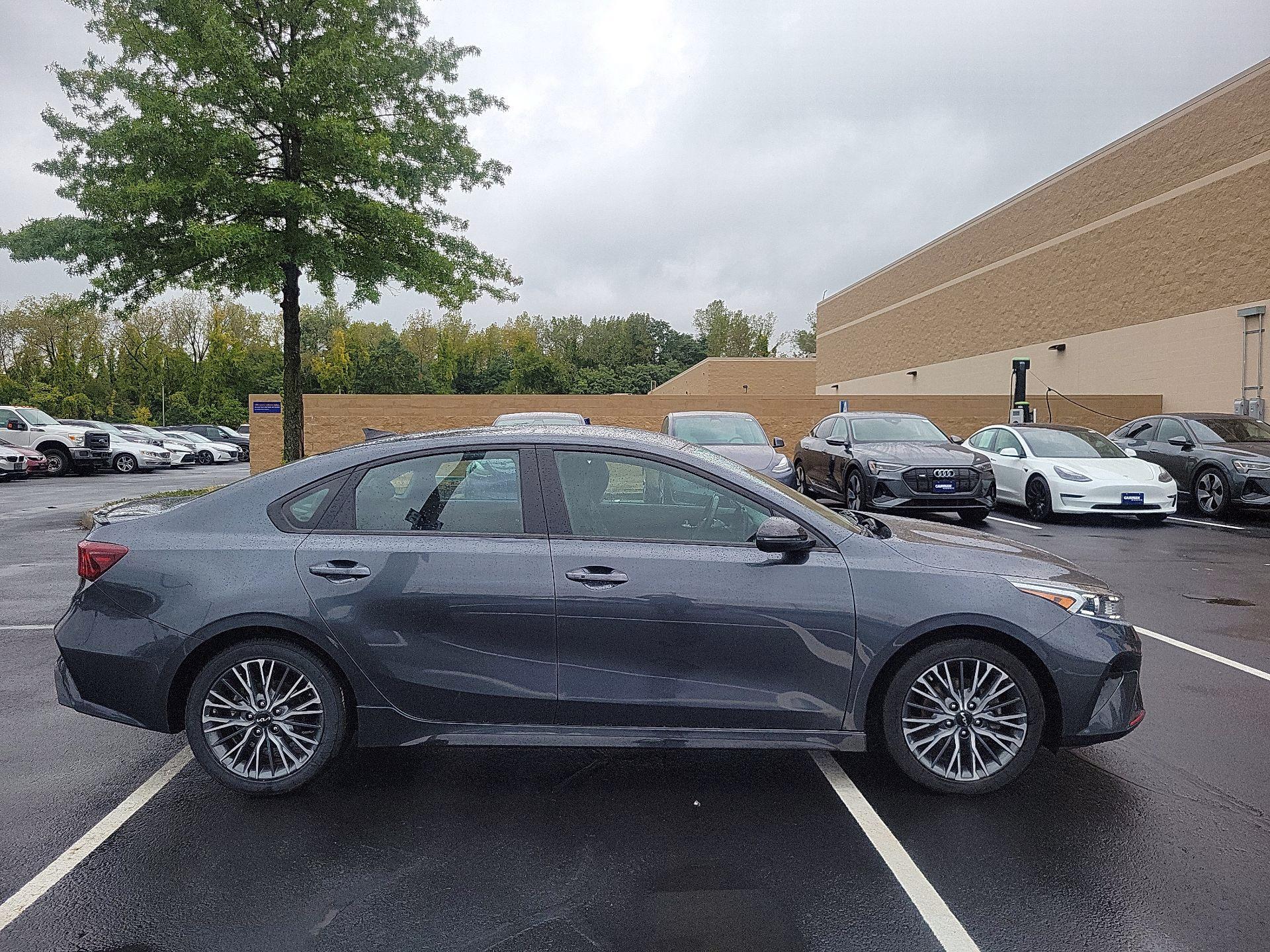 Thumbnail: 2023 Kia Forte - 4