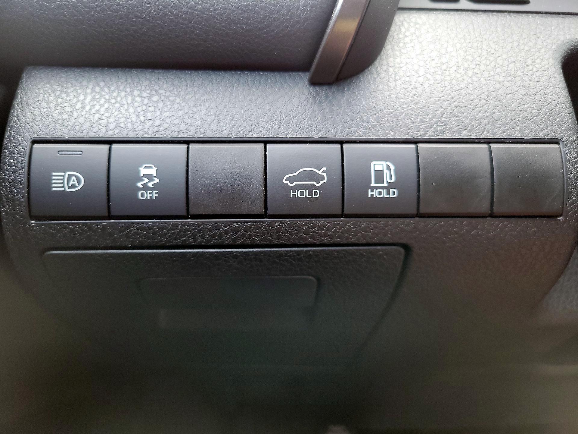 Thumbnail: 2019 Toyota Camry - 11