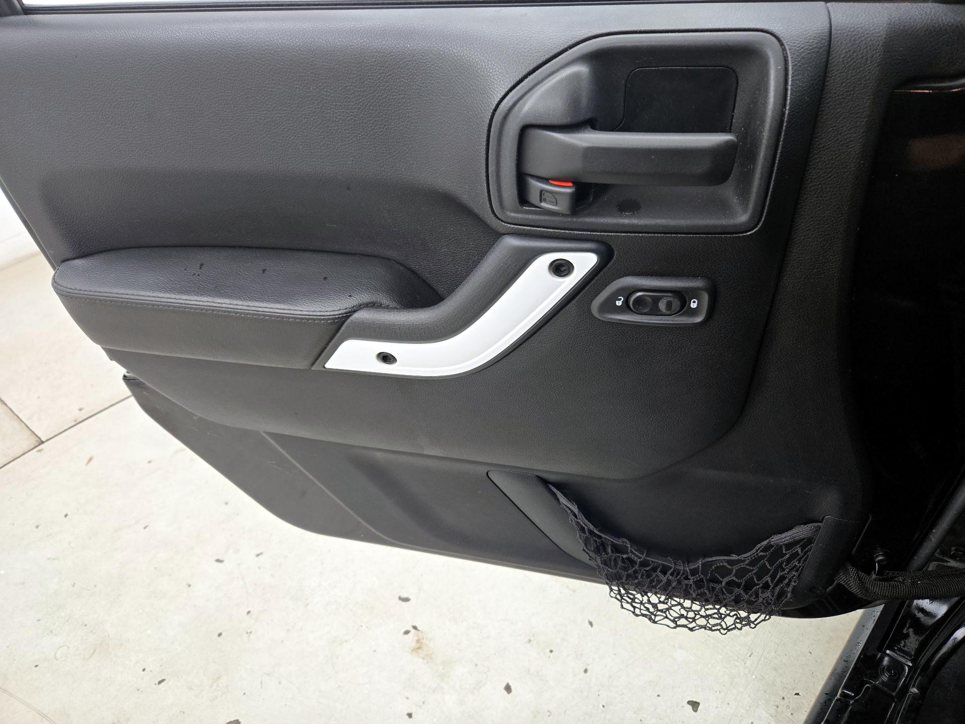 Thumbnail: 2015 Jeep Wrangler - 12