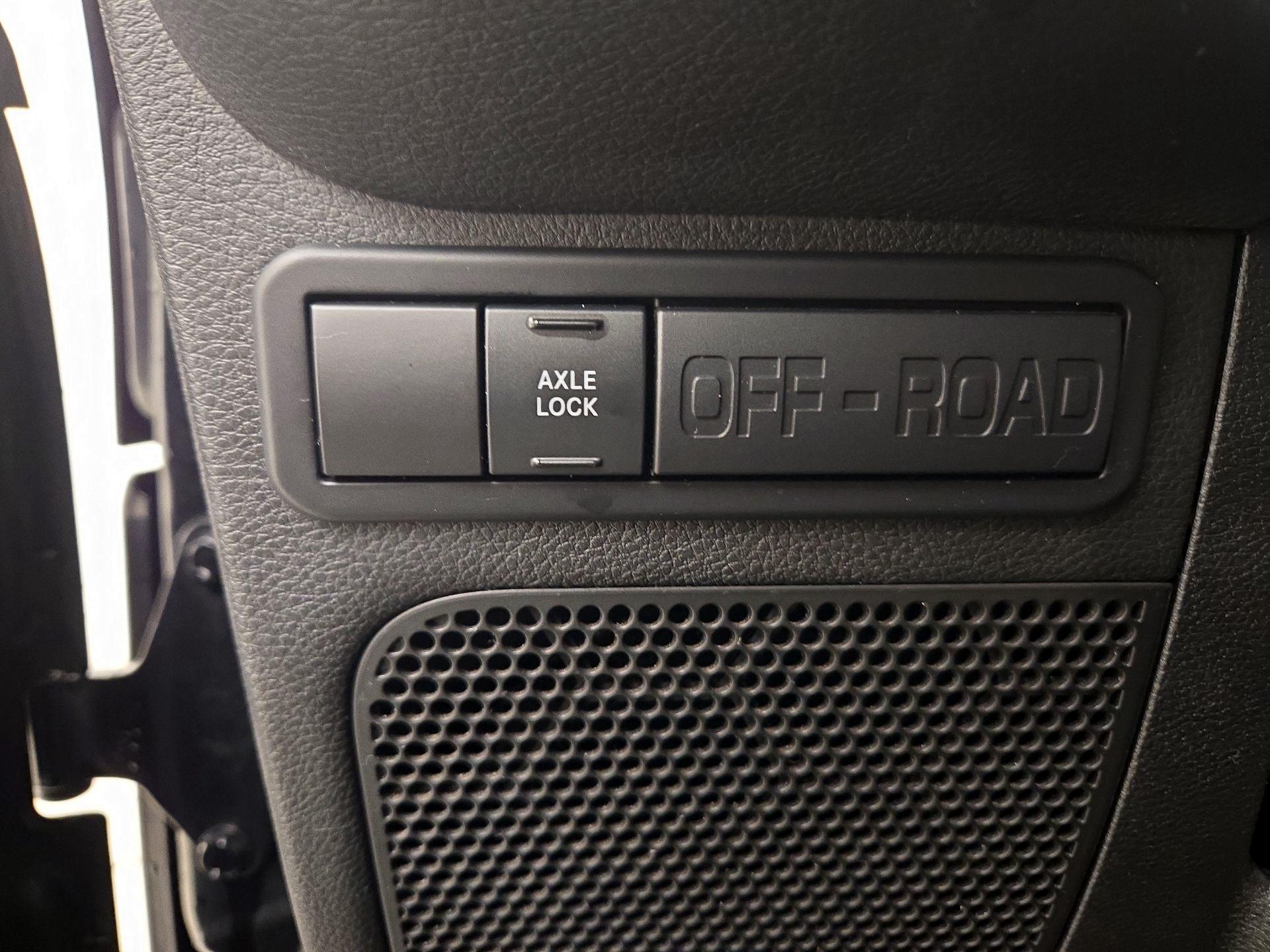 Thumbnail: 2015 Jeep Wrangler - 13