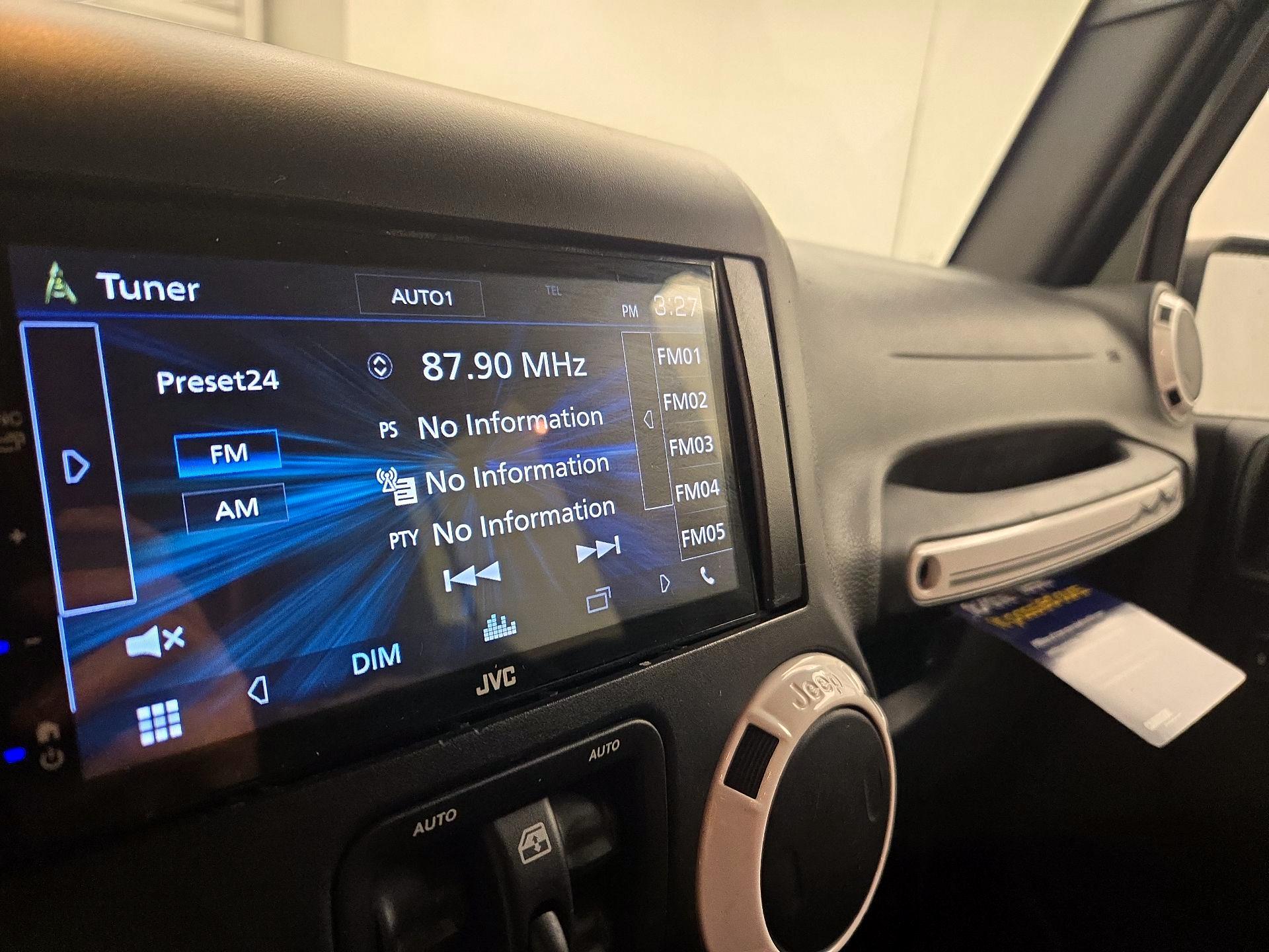 Thumbnail: 2015 Jeep Wrangler - 15