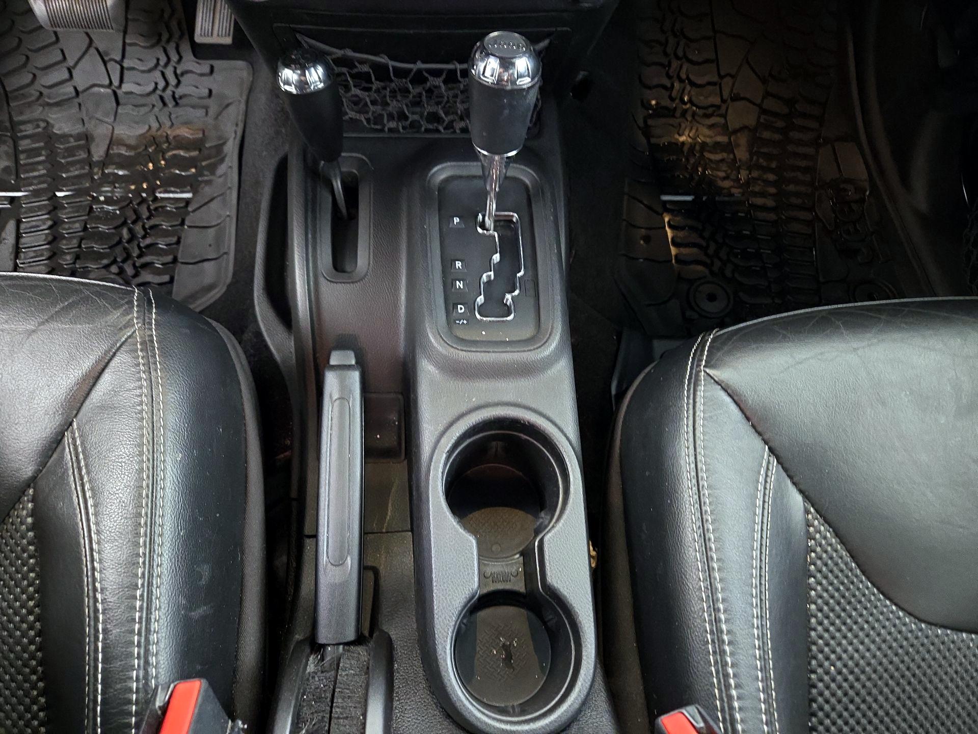 Thumbnail: 2015 Jeep Wrangler - 17