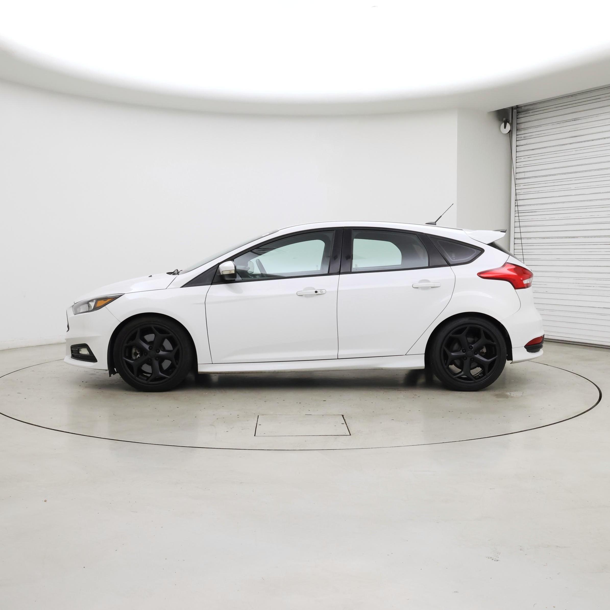 Thumbnail: 2017 Ford Focus - 3