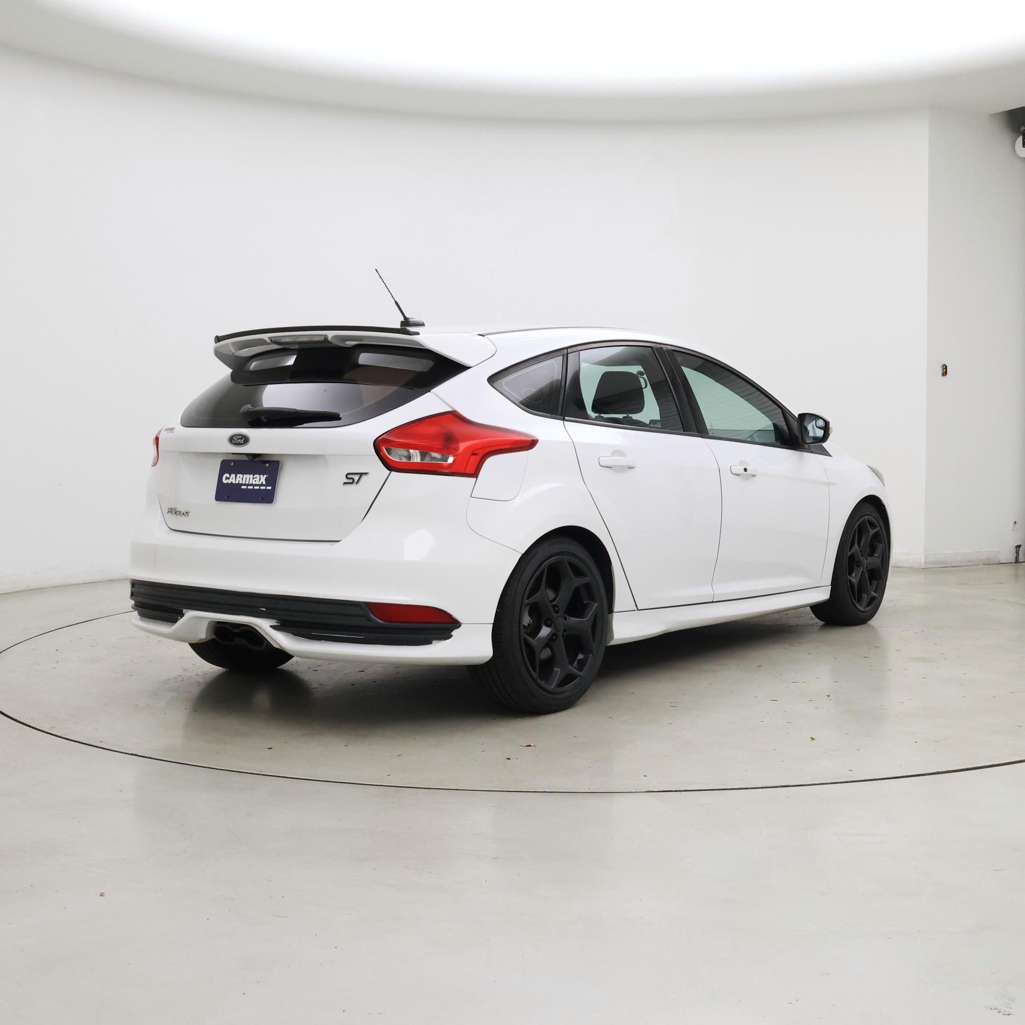 Thumbnail: 2017 Ford Focus - 8