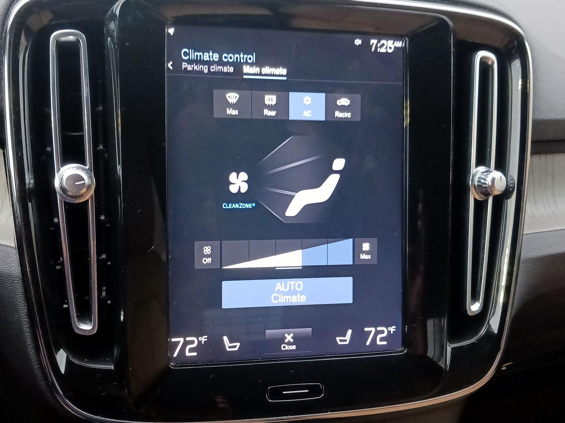 Thumbnail: 2019 Volvo XC40 - 15
