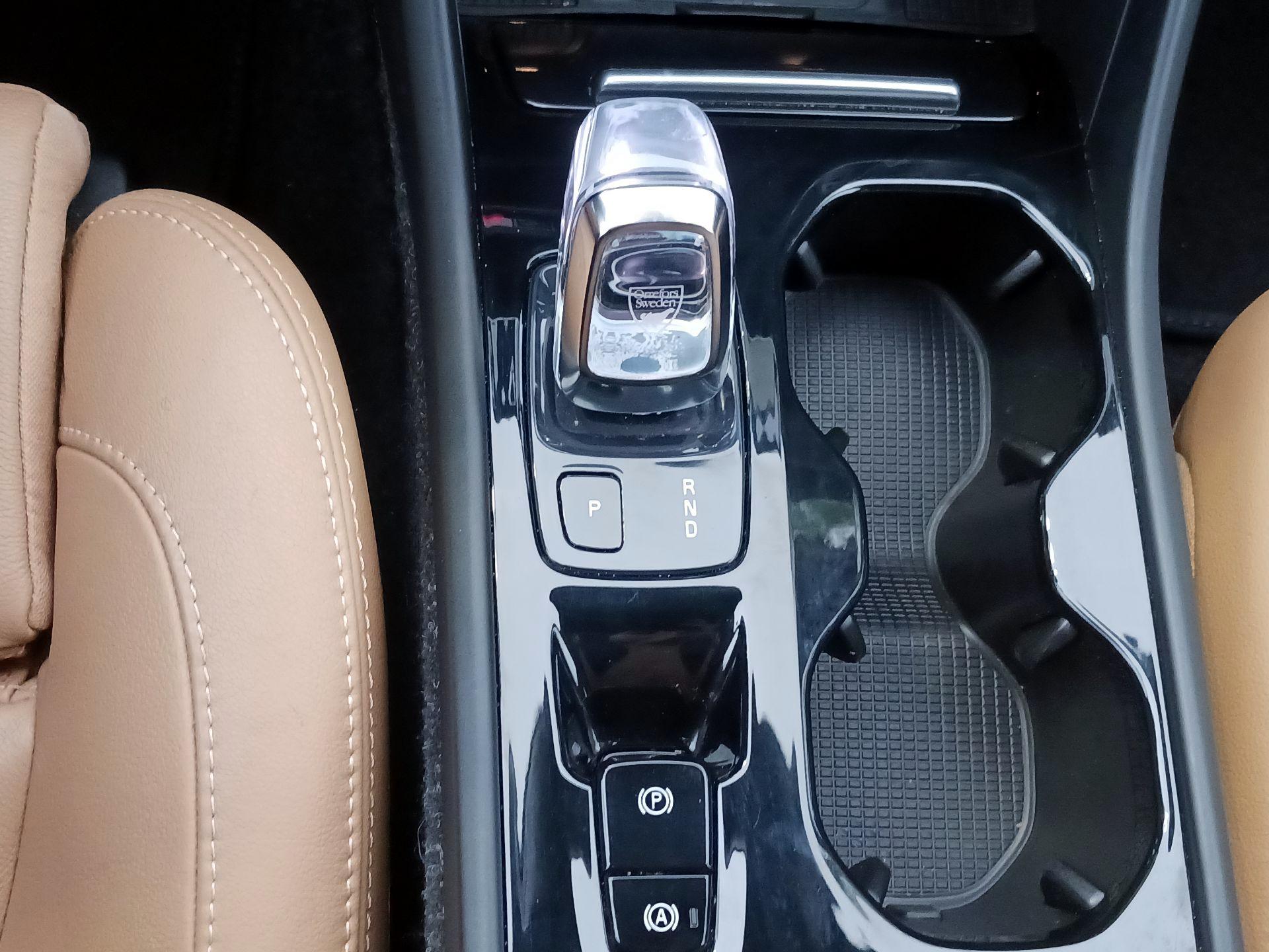 Thumbnail: 2019 Volvo XC40 - 16