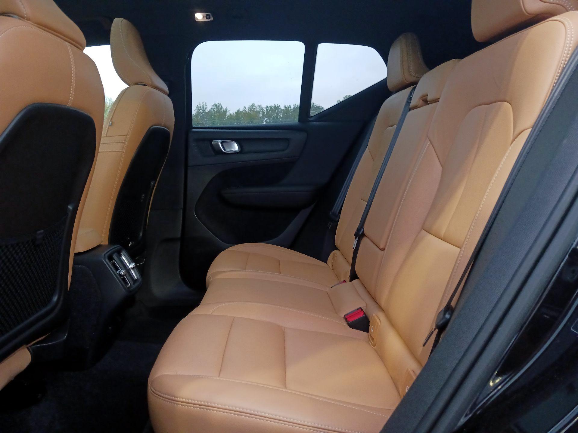 Thumbnail: 2019 Volvo XC40 - 19