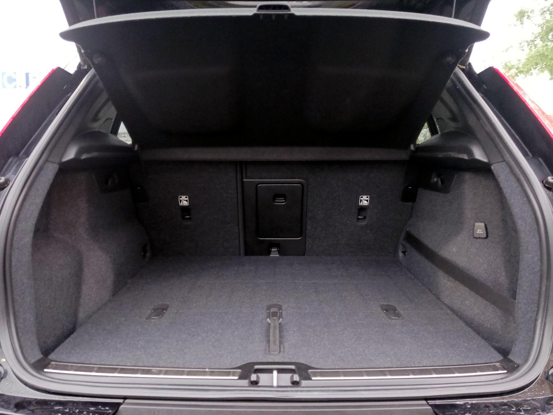 Thumbnail: 2019 Volvo XC40 - 20