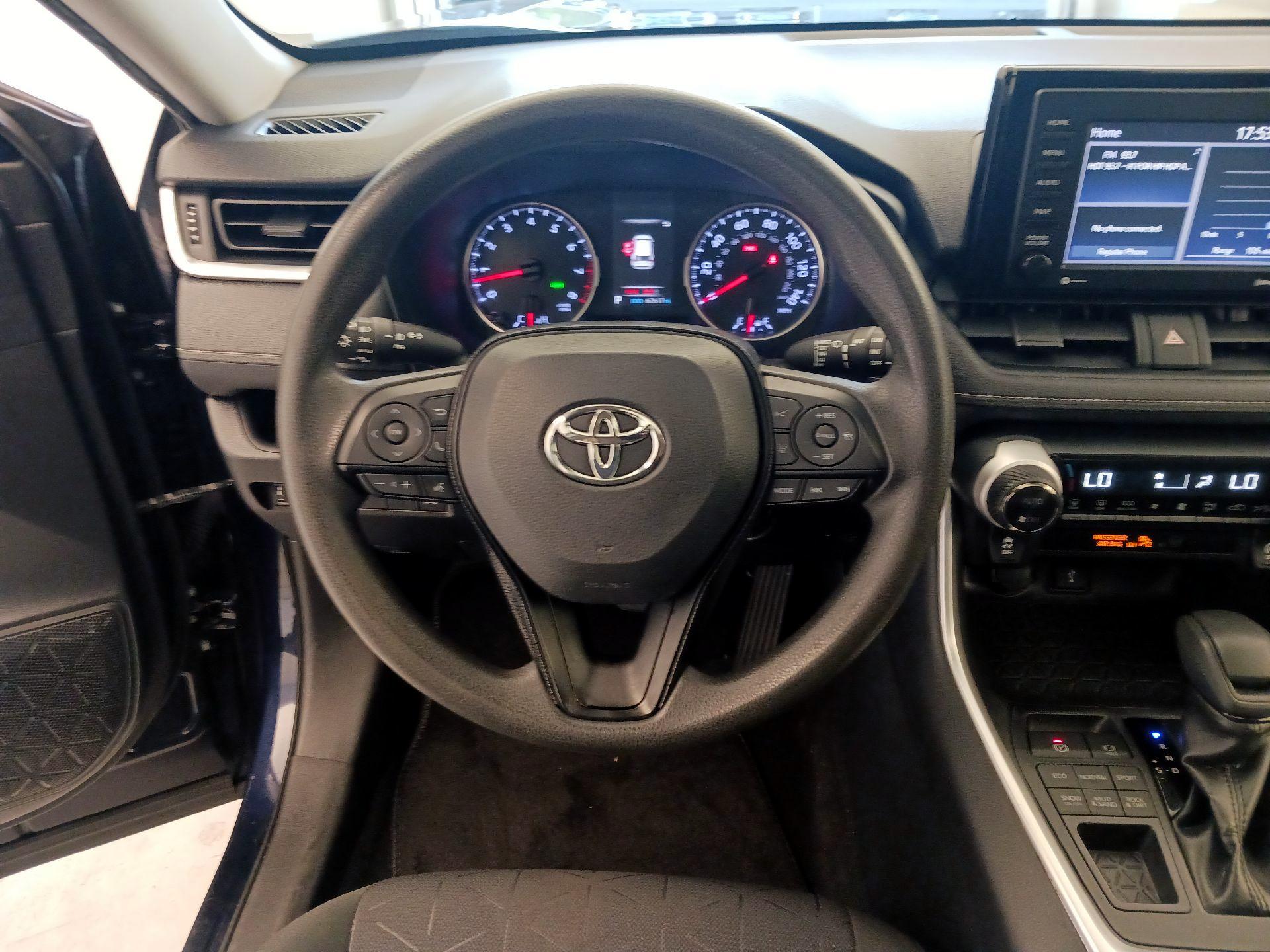 Thumbnail: 2020 Toyota RAV4 - 10