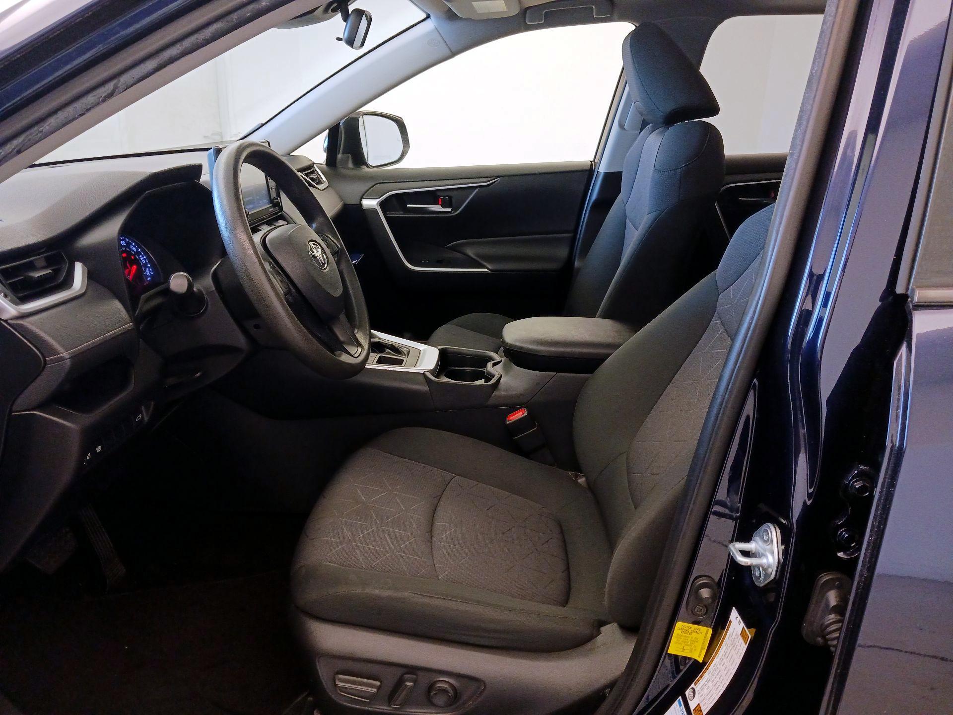 Thumbnail: 2020 Toyota RAV4 - 11