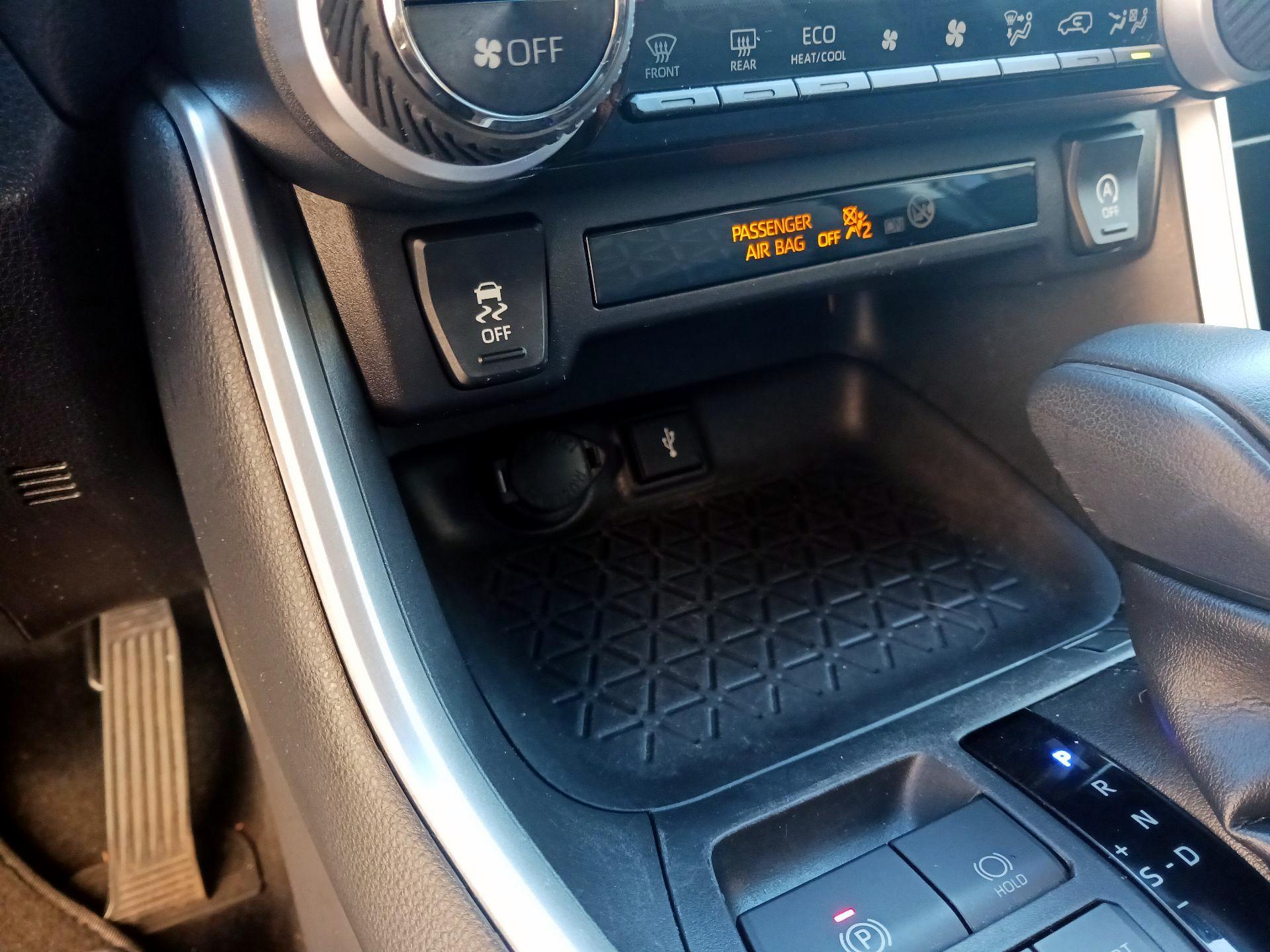 Thumbnail: 2020 Toyota RAV4 - 18