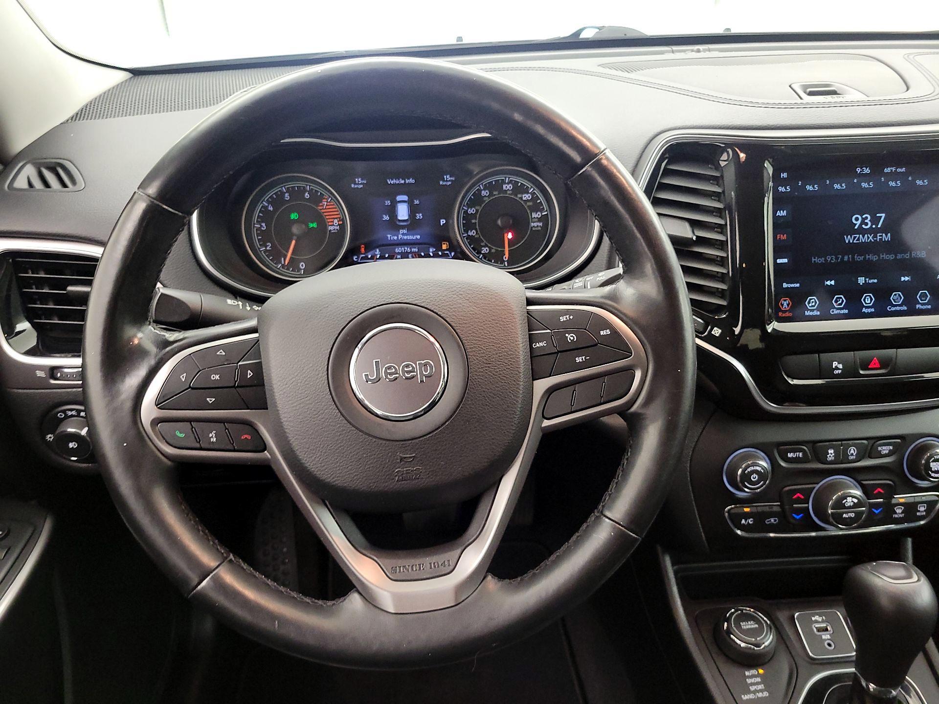 Thumbnail: 2020 Jeep Cherokee - 10