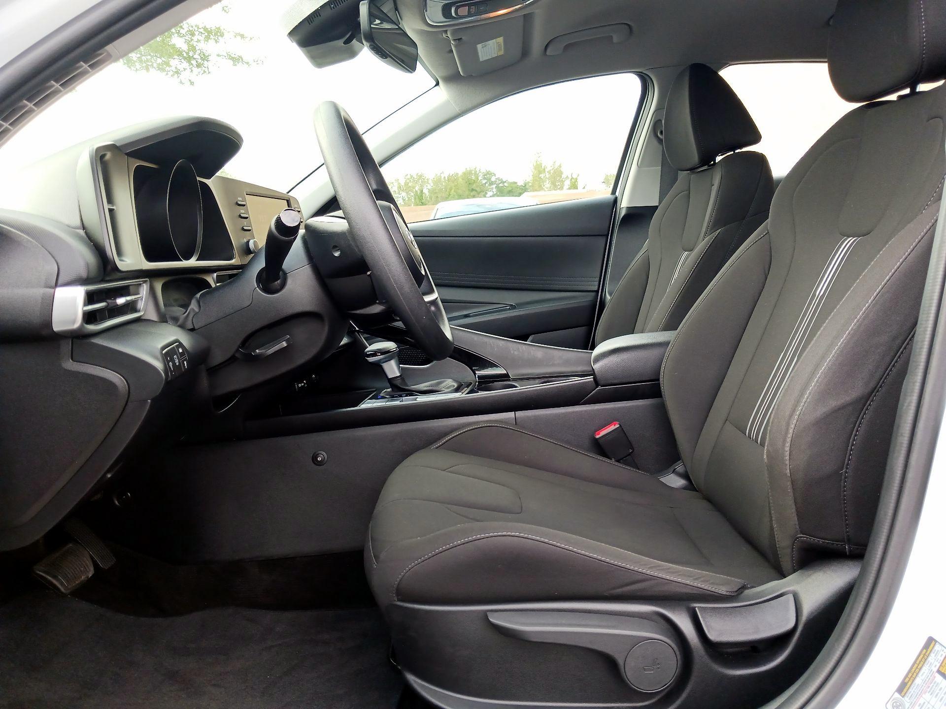 Thumbnail: 2023 Hyundai Elantra - 9