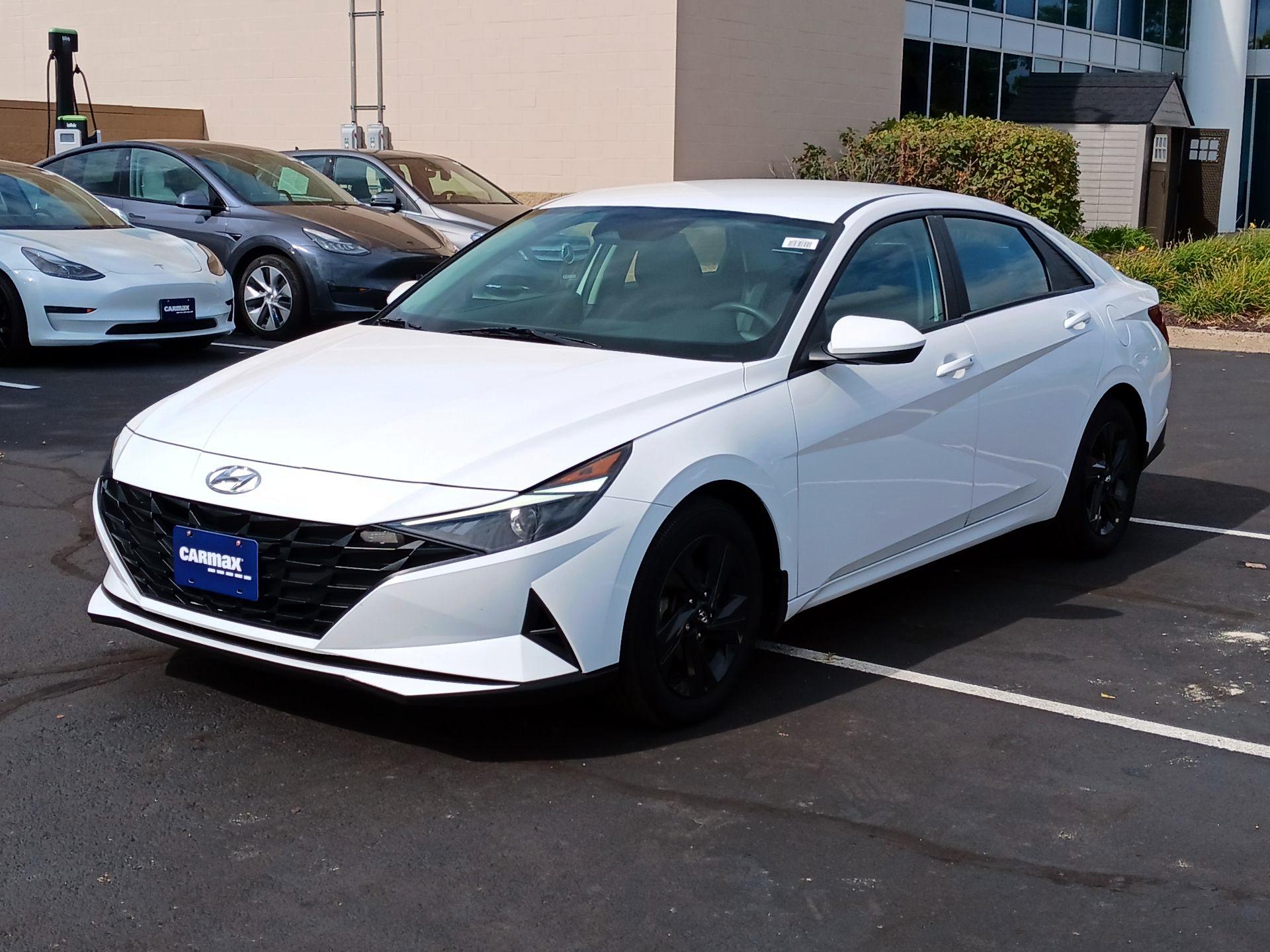 Thumbnail: 2023 Hyundai Elantra - 3