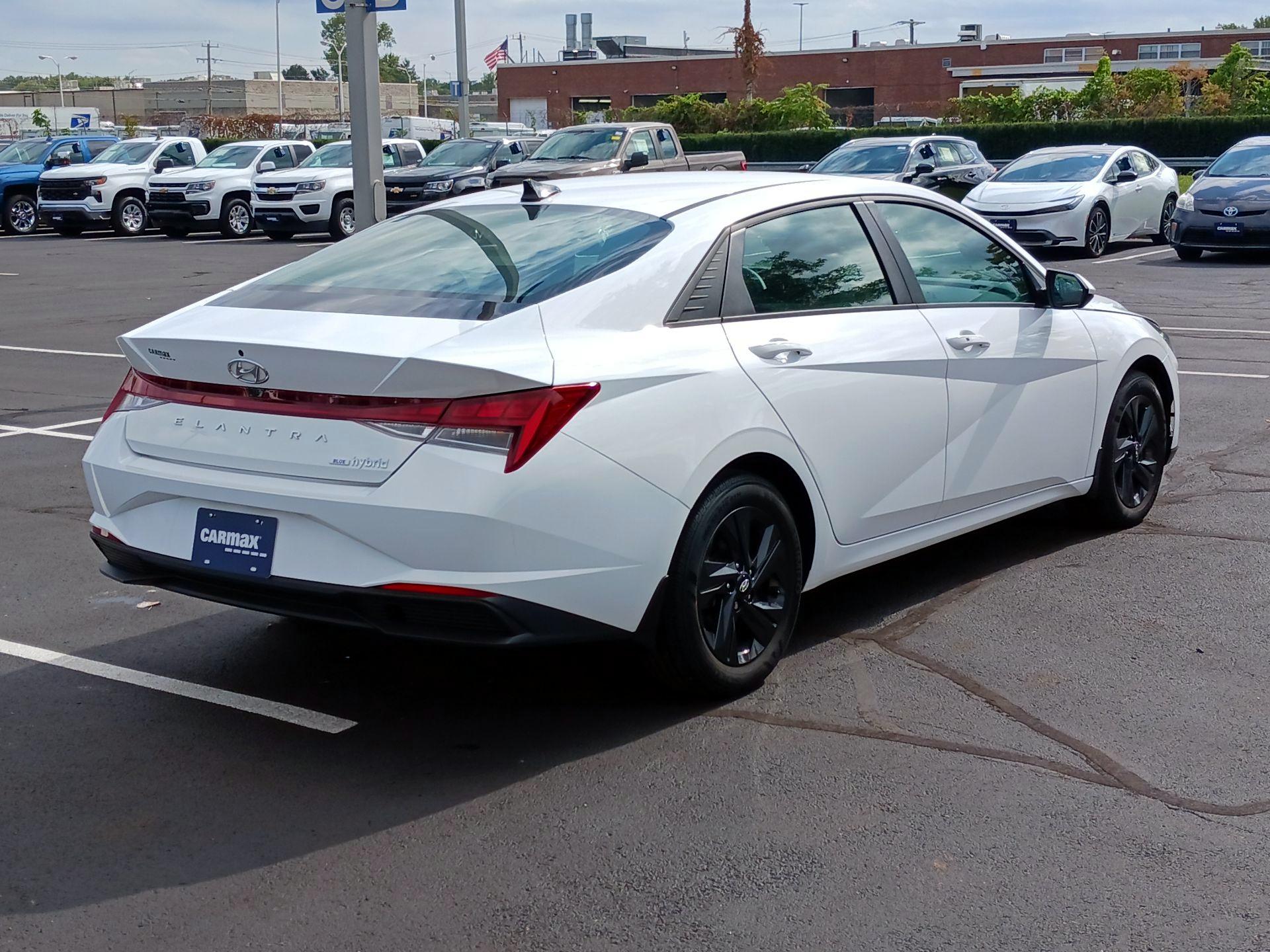 Thumbnail: 2023 Hyundai Elantra - 5