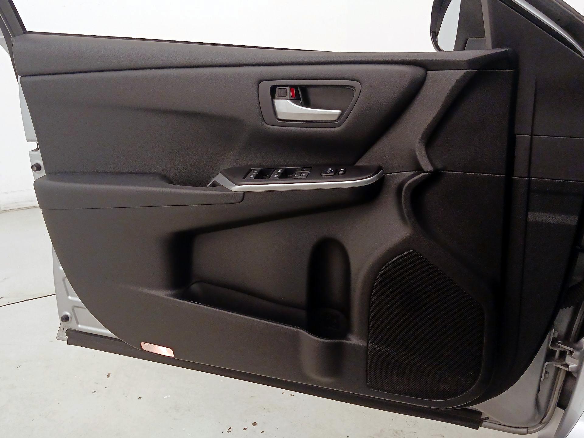 Thumbnail: 2015 Toyota Camry - 12
