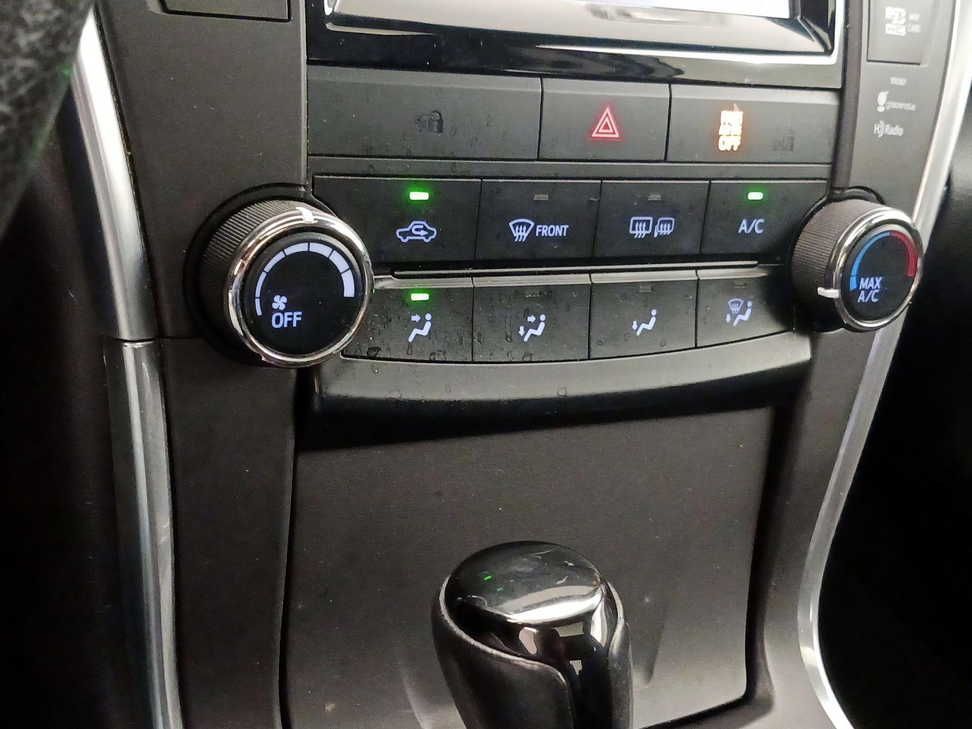 Thumbnail: 2015 Toyota Camry - 16