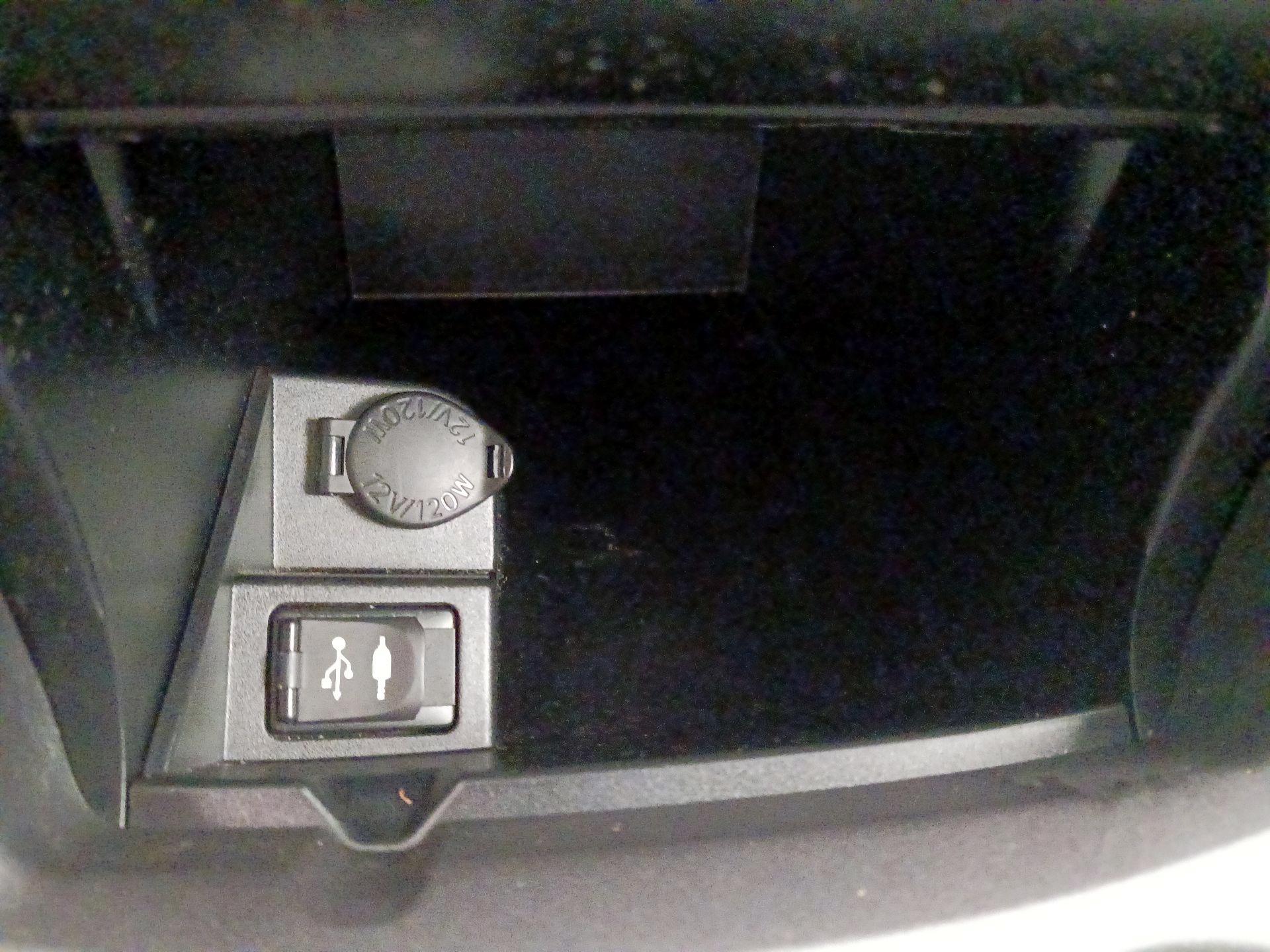 Thumbnail: 2015 Toyota Camry - 18