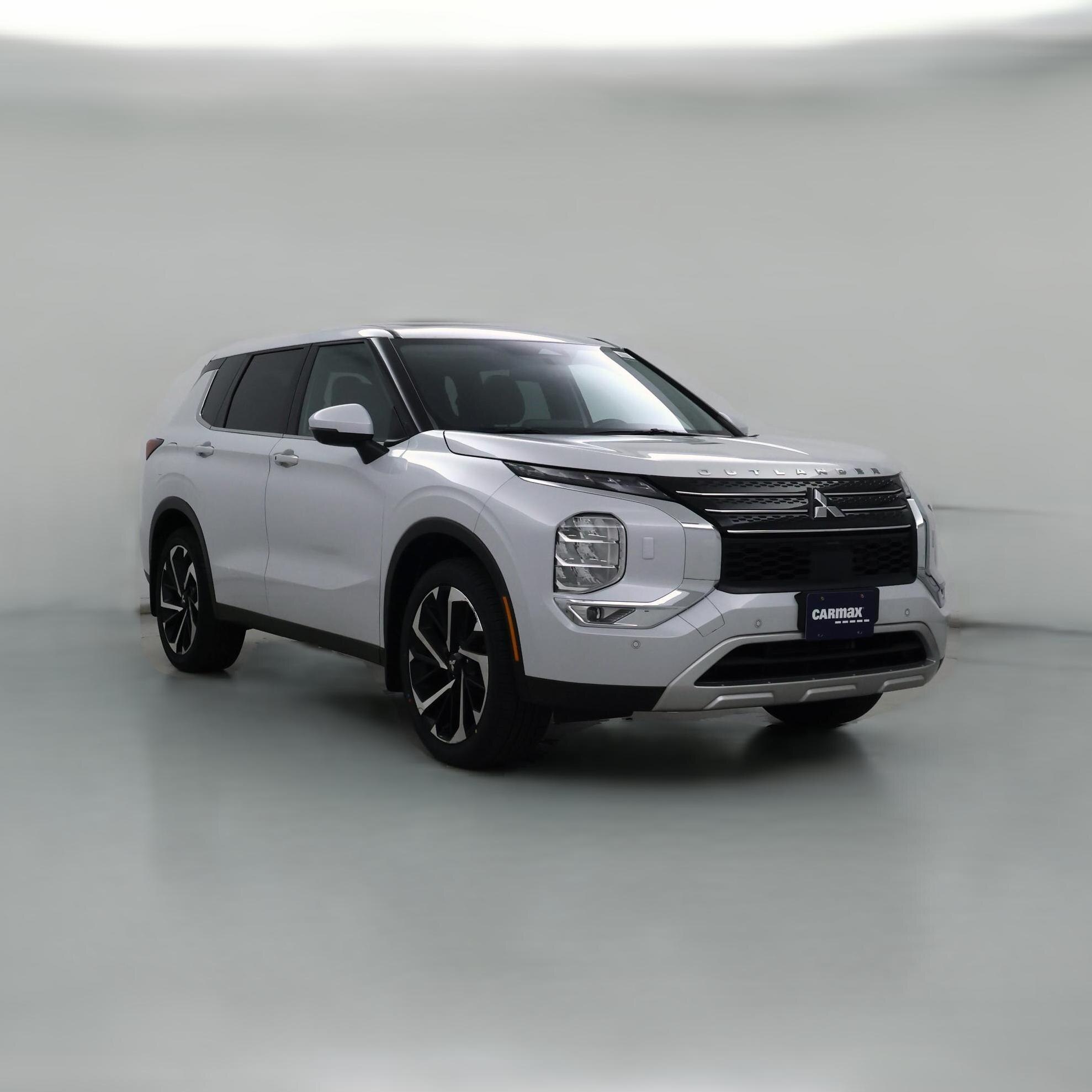 Thumbnail: 2023 Mitsubishi Outlander - 1