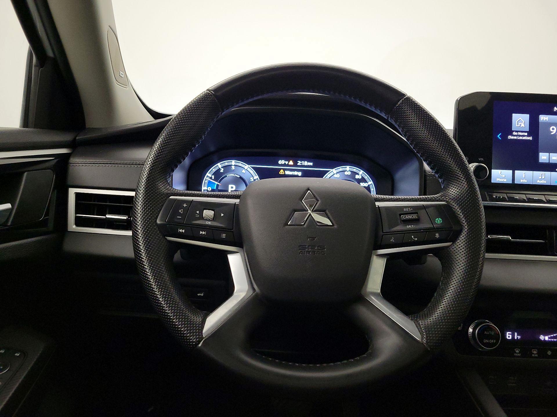 Thumbnail: 2023 Mitsubishi Outlander - 10
