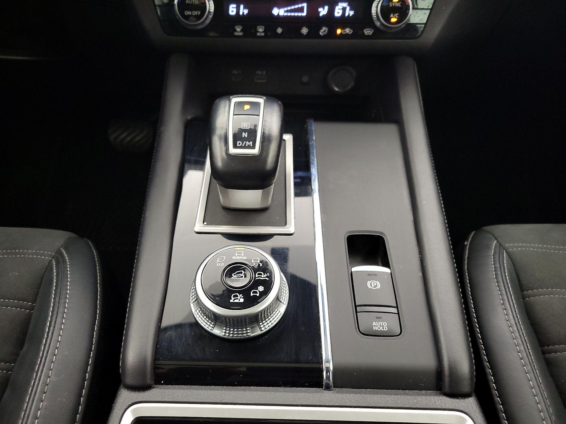 Thumbnail: 2023 Mitsubishi Outlander - 18