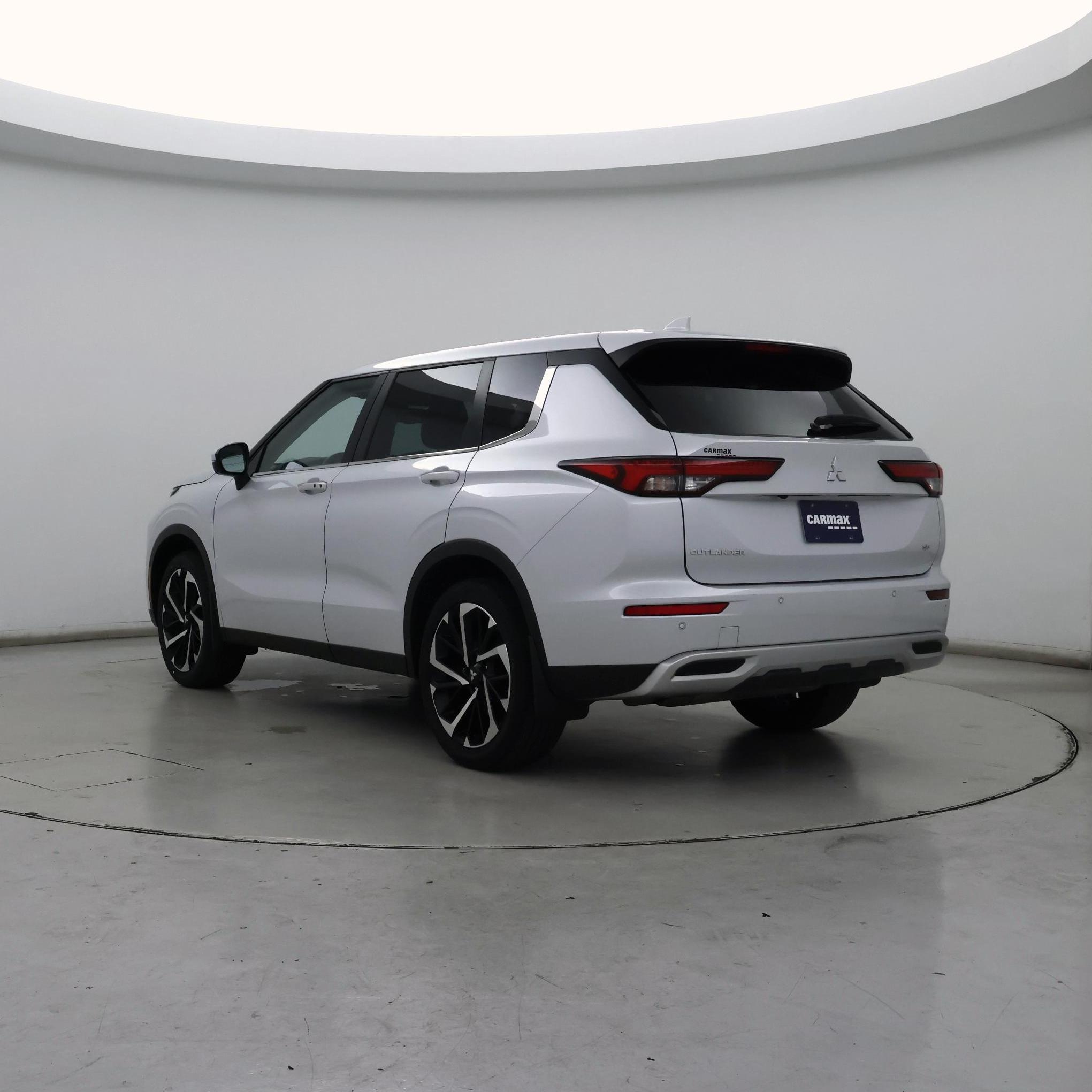 Thumbnail: 2023 Mitsubishi Outlander - 2